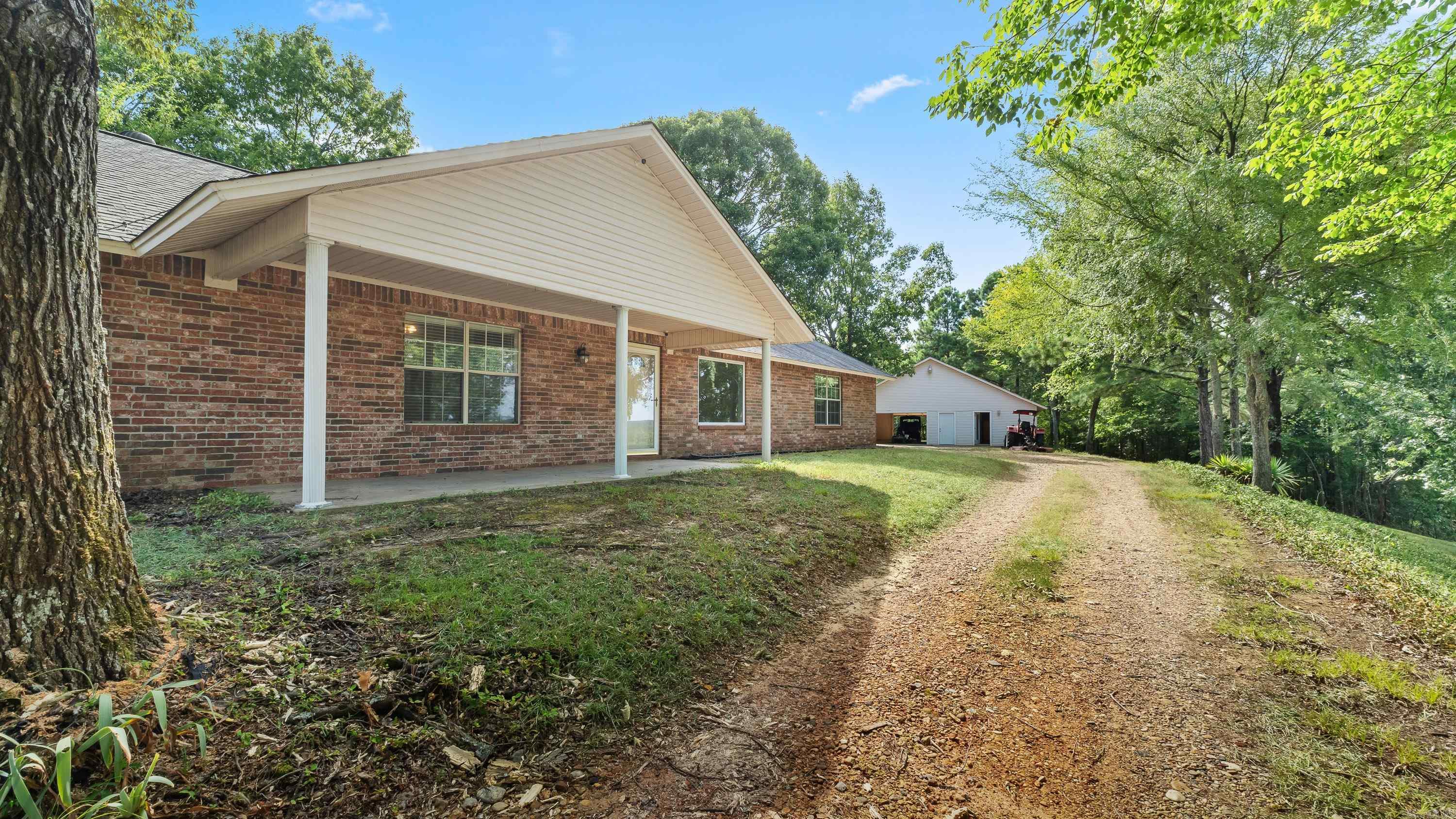 122 Hallman Property Photo 4