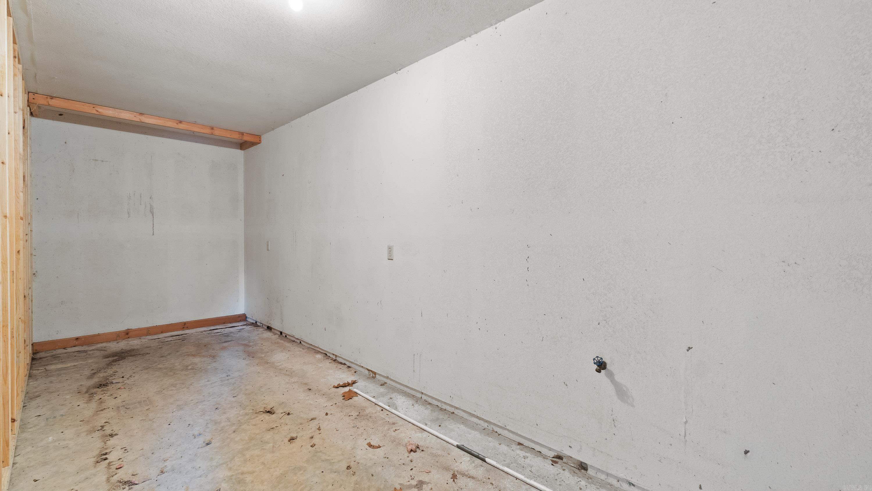122 Hallman Property Photo 32