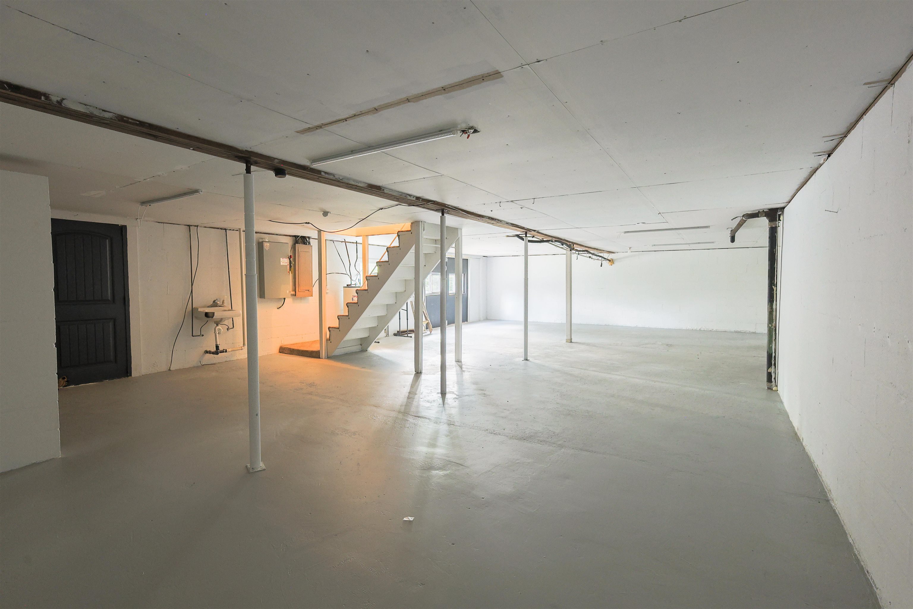 700 Wideman Road Property Photo 14