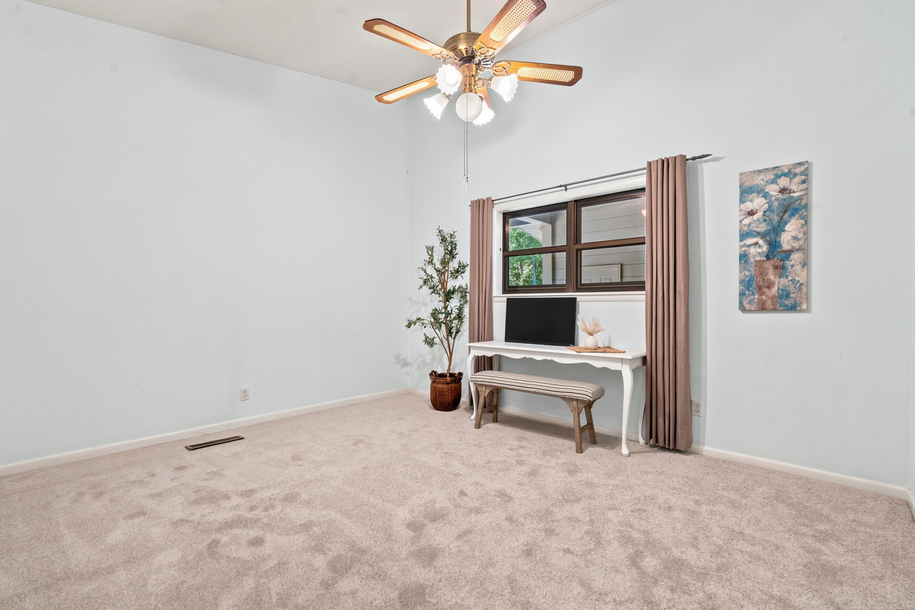 27 Valls Lane Property Photo 28
