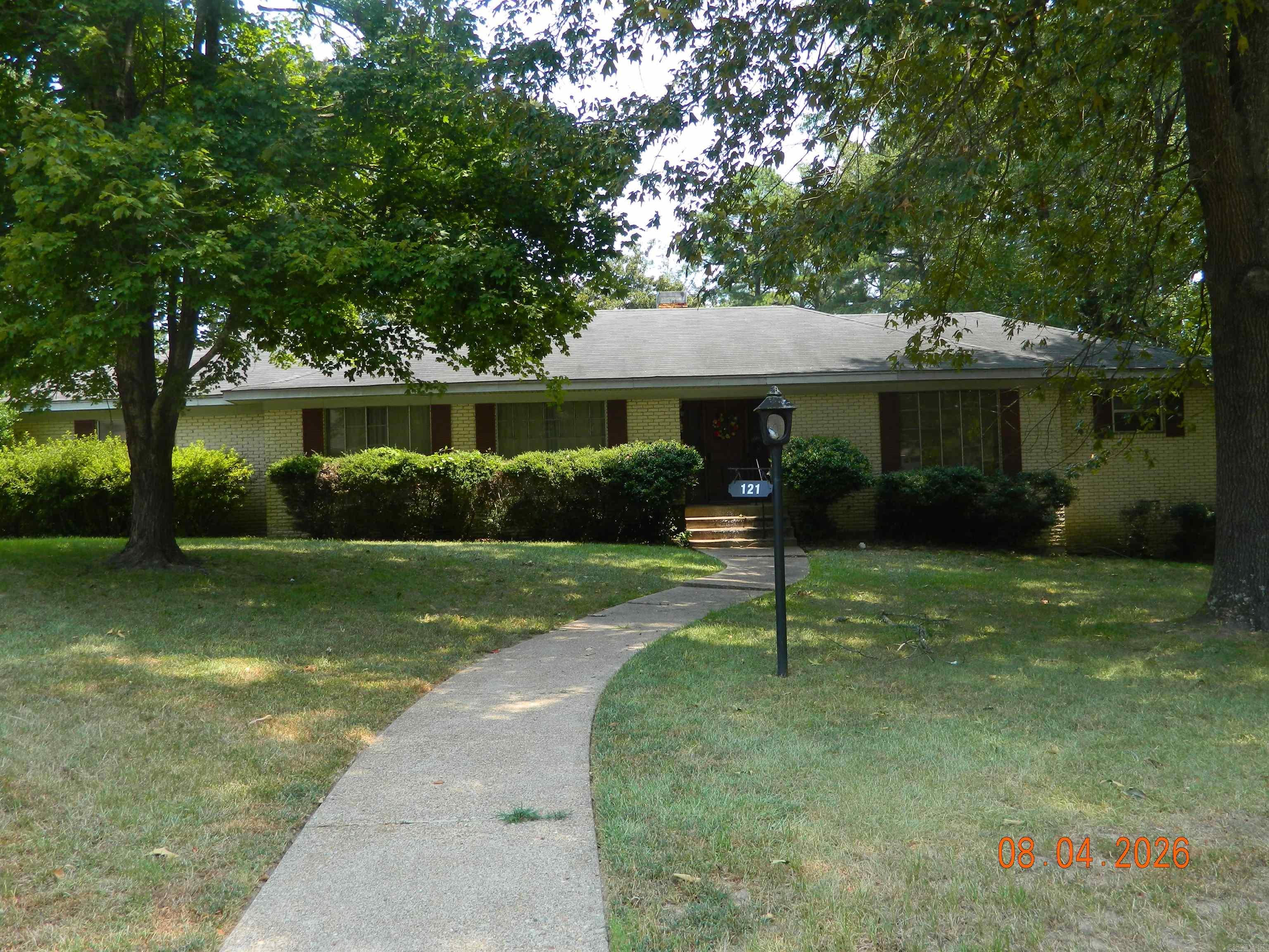 121 Leewood Drive Property Photo 4