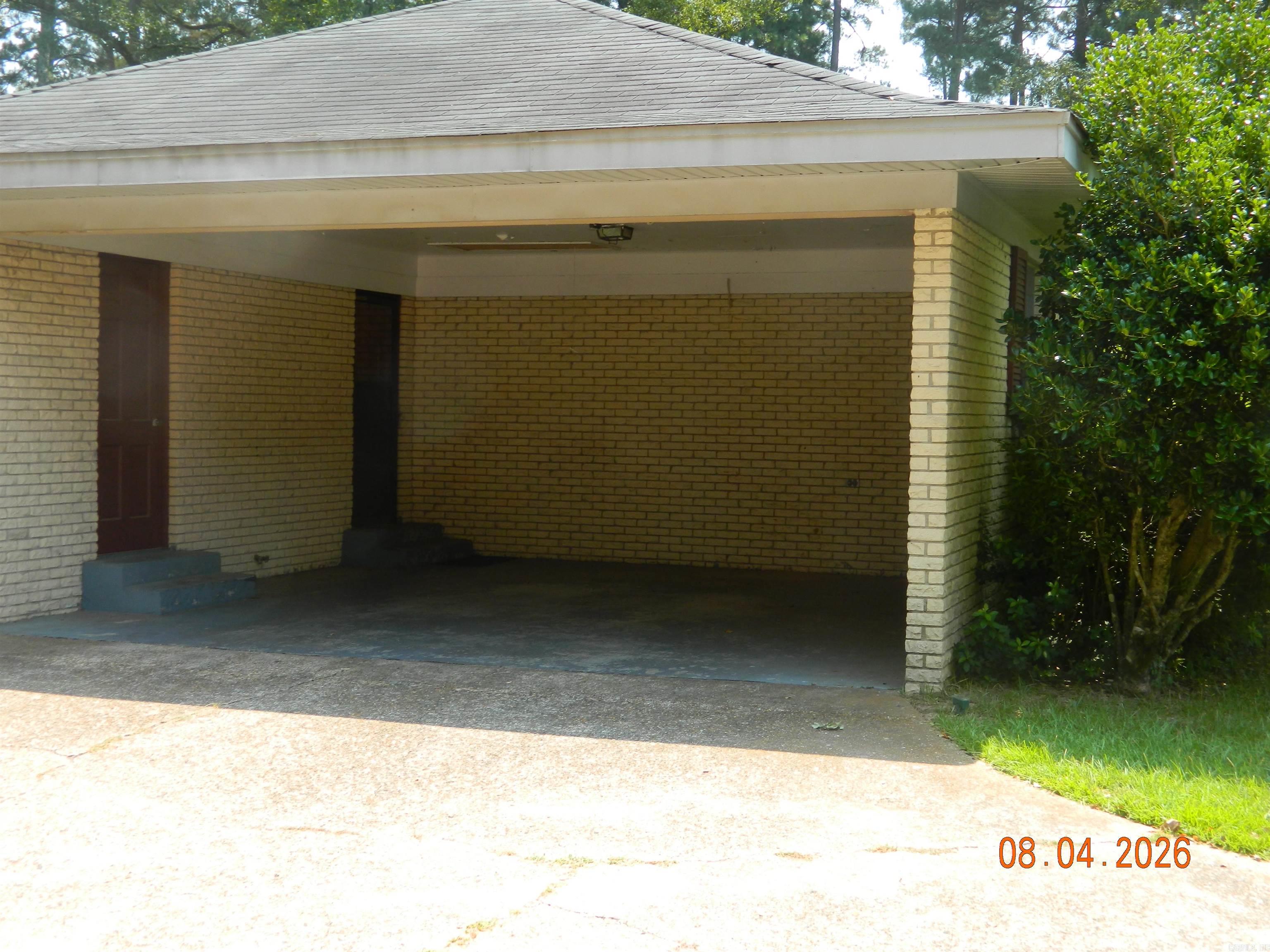 121 Leewood Drive Property Photo 6