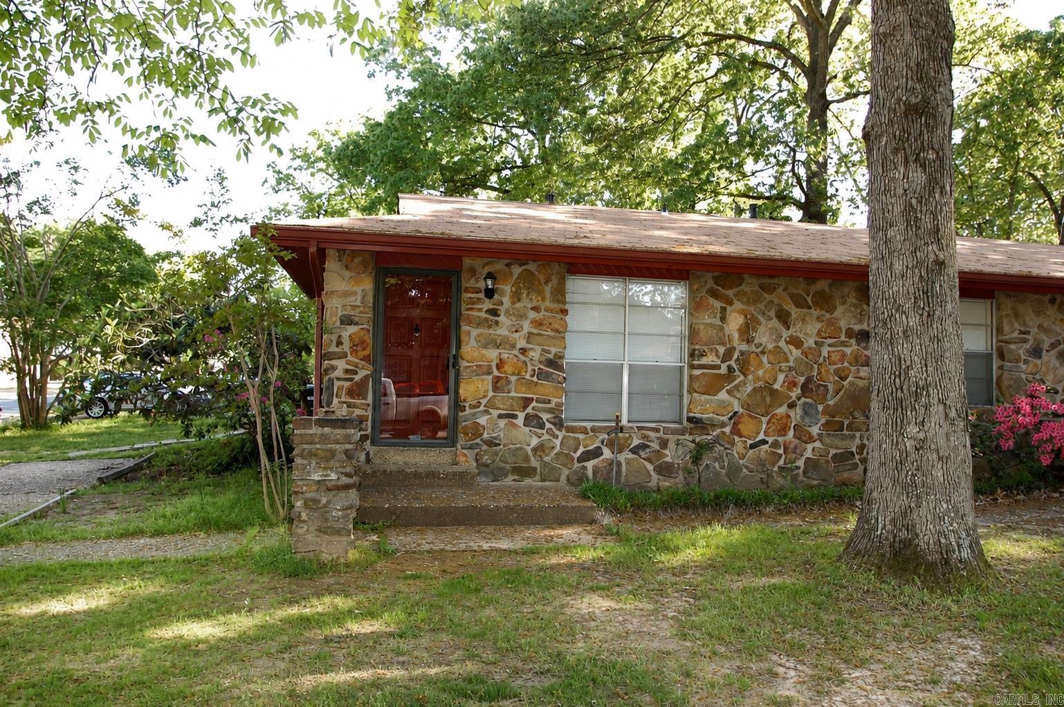 6102 N Woodview Drive Property Photo 2