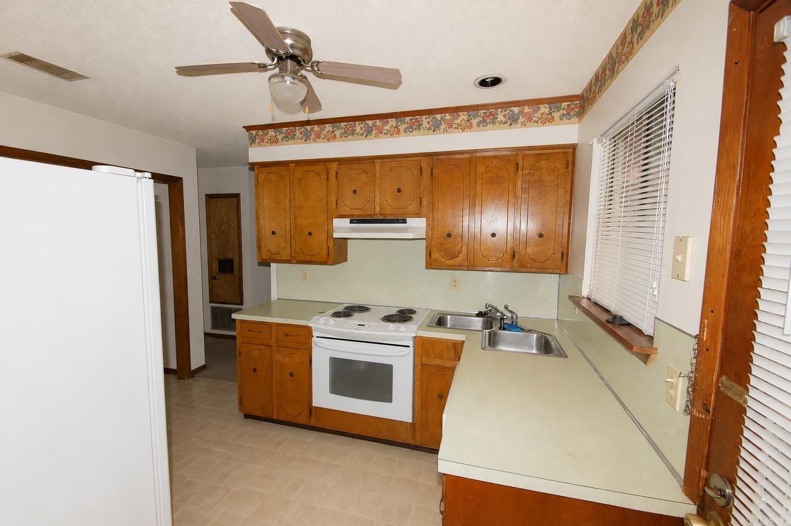 6102 N Woodview Drive Property Photo 6