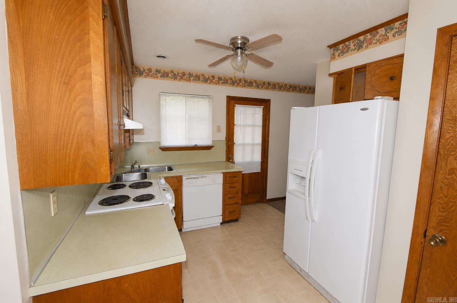 6102 N Woodview Drive Property Photo 7