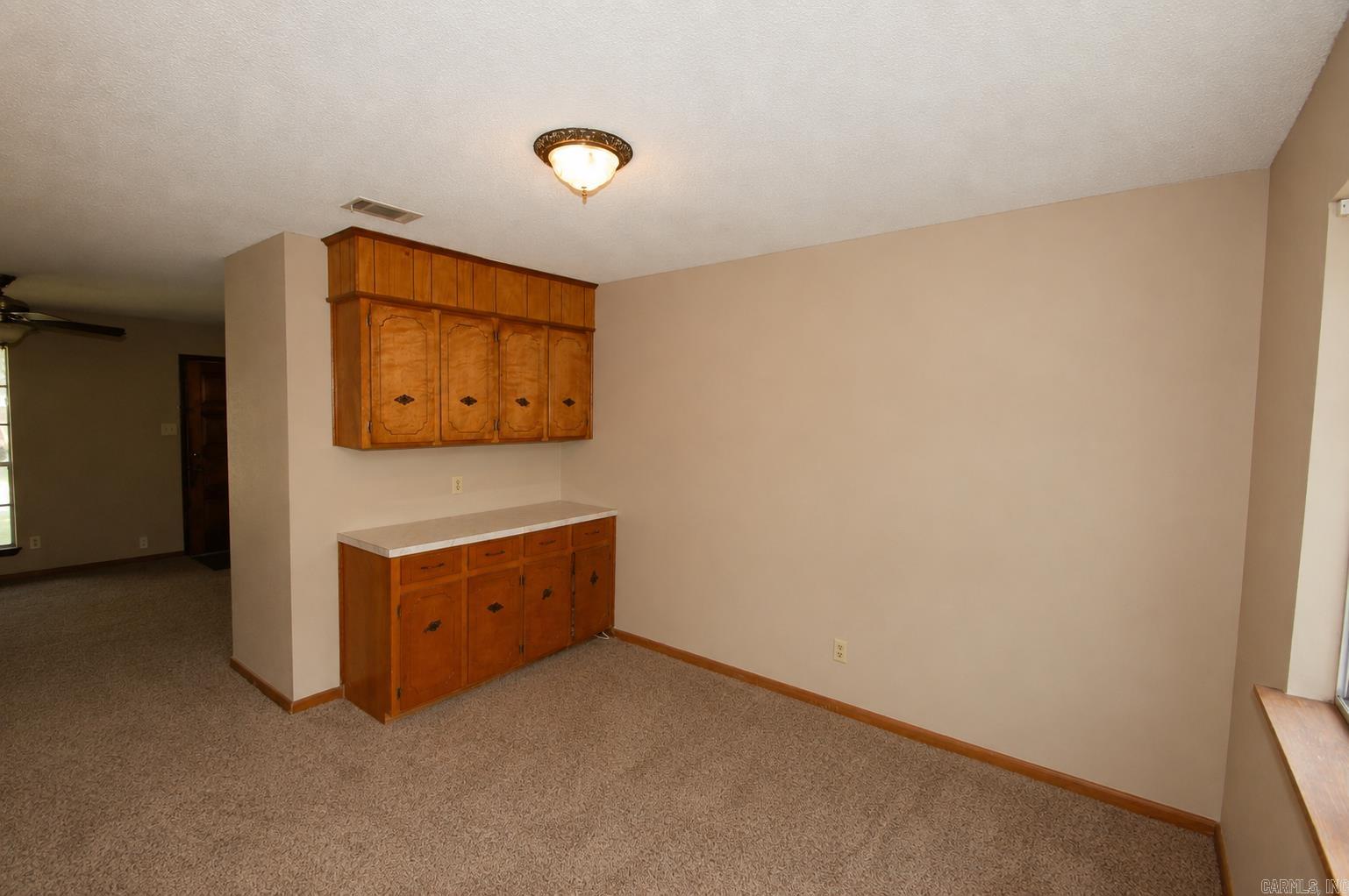 6102 N Woodview Drive Property Photo 8