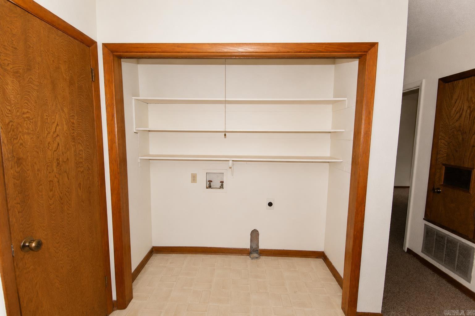 6102 N Woodview Drive Property Photo 9