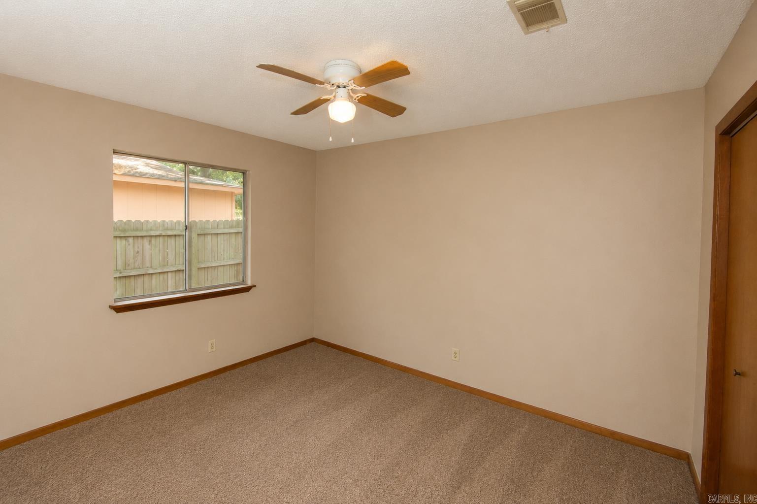 6102 N Woodview Drive Property Photo 10