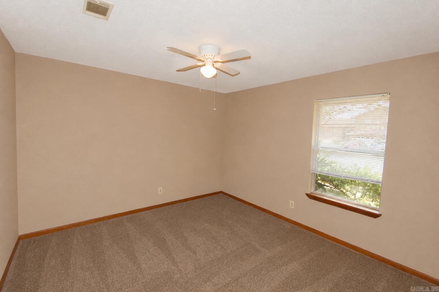 6102 N Woodview Drive Property Photo 12