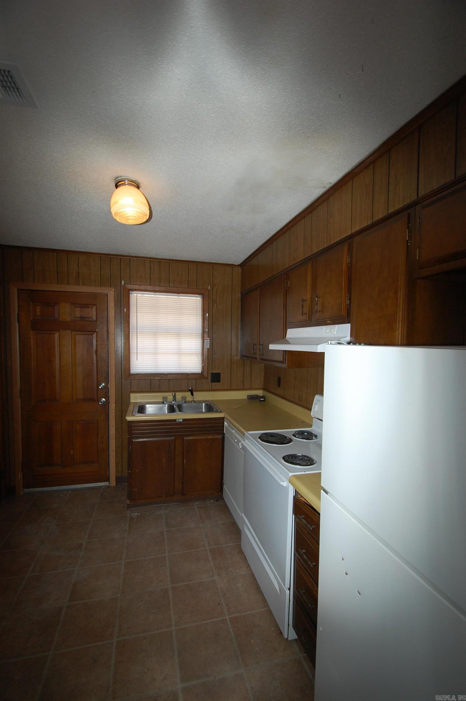 8205 E Woodview Drive Property Photo 3