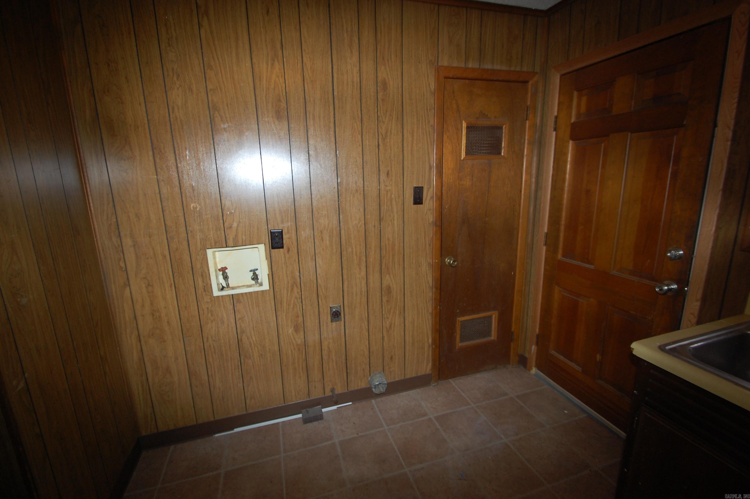 8205 E Woodview Drive Property Photo 5