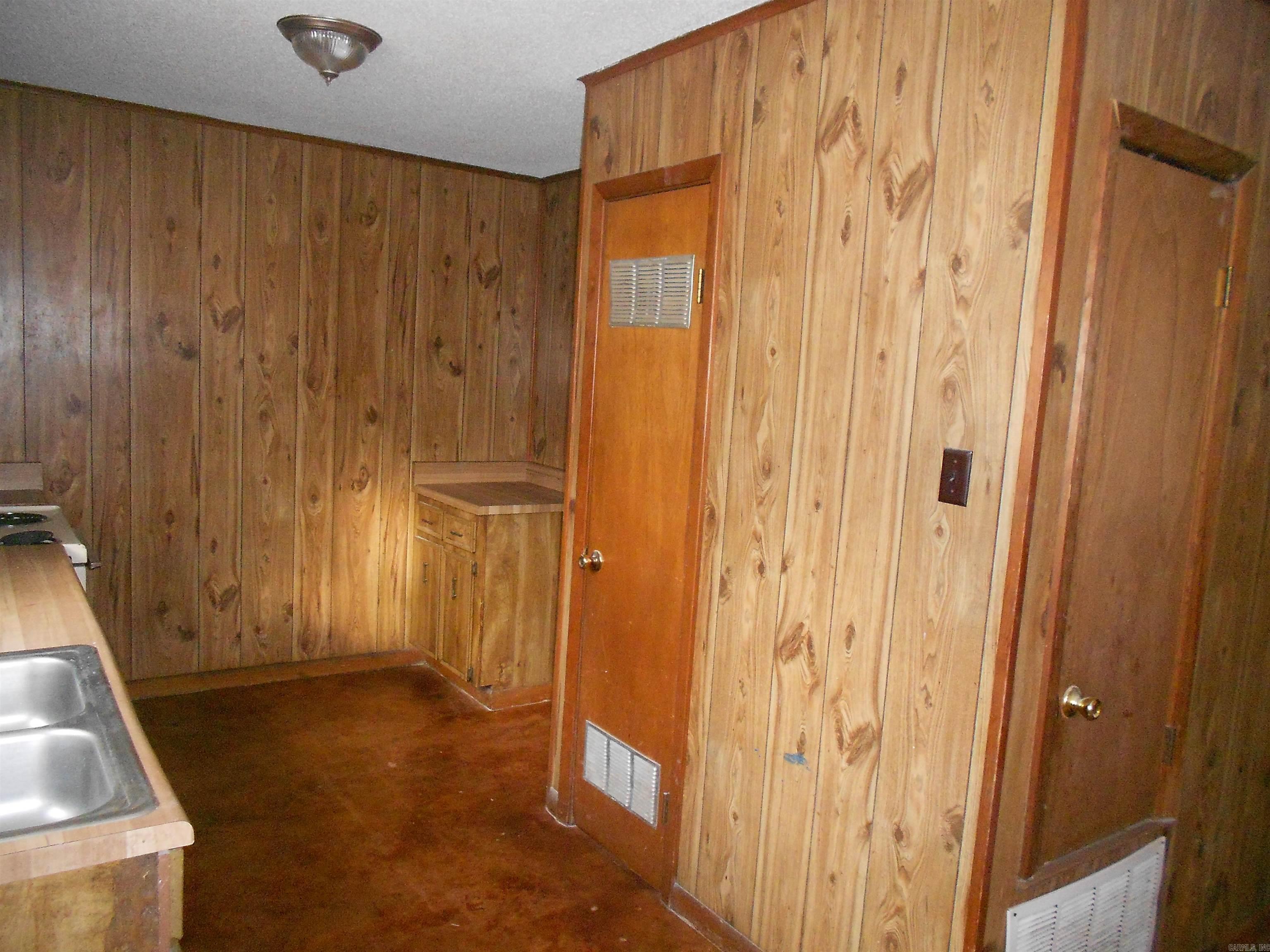 1505 N Poplar Street Property Photo 15