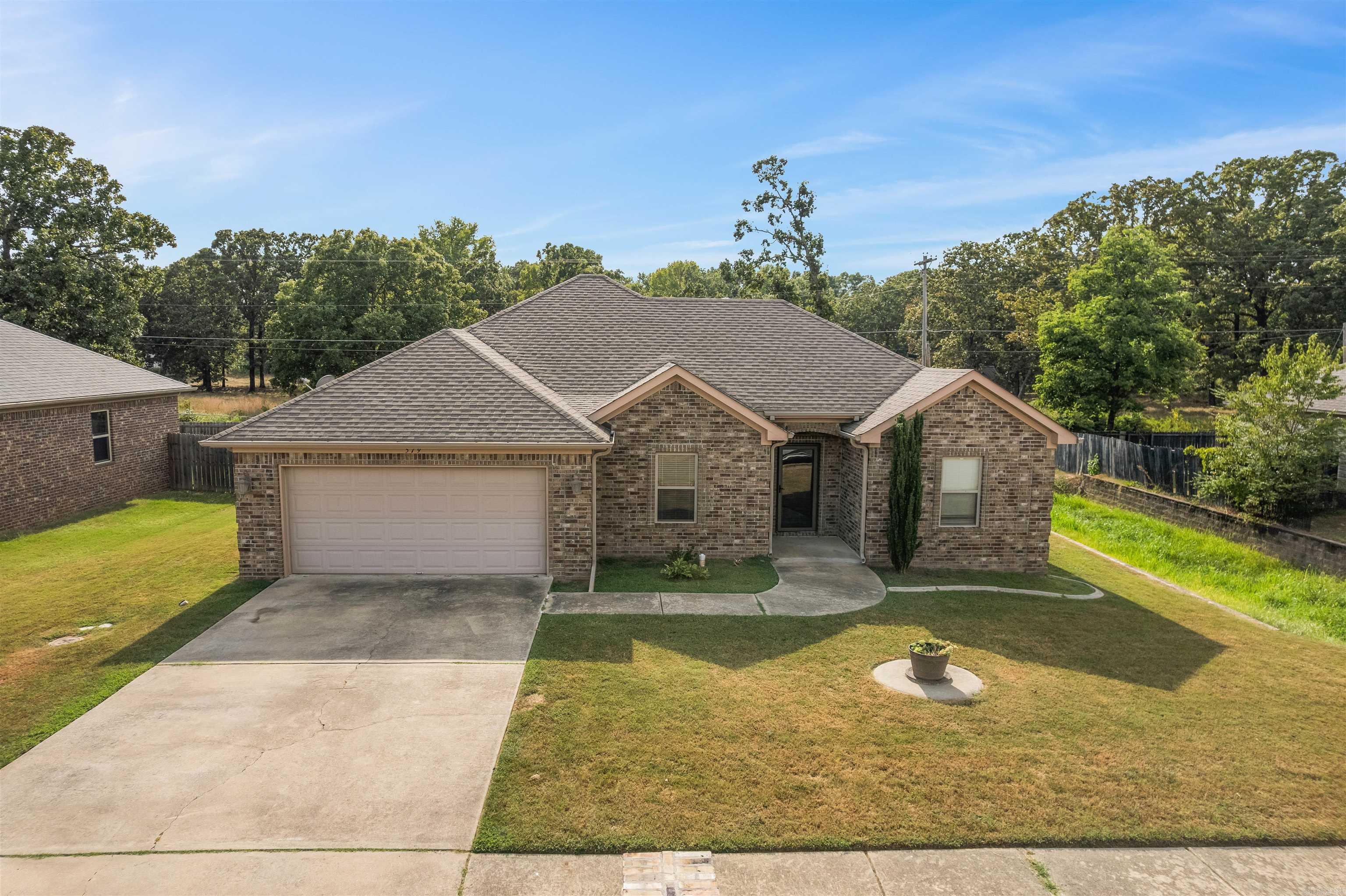 579 Crepe Myrtle Loop Property Photo 3