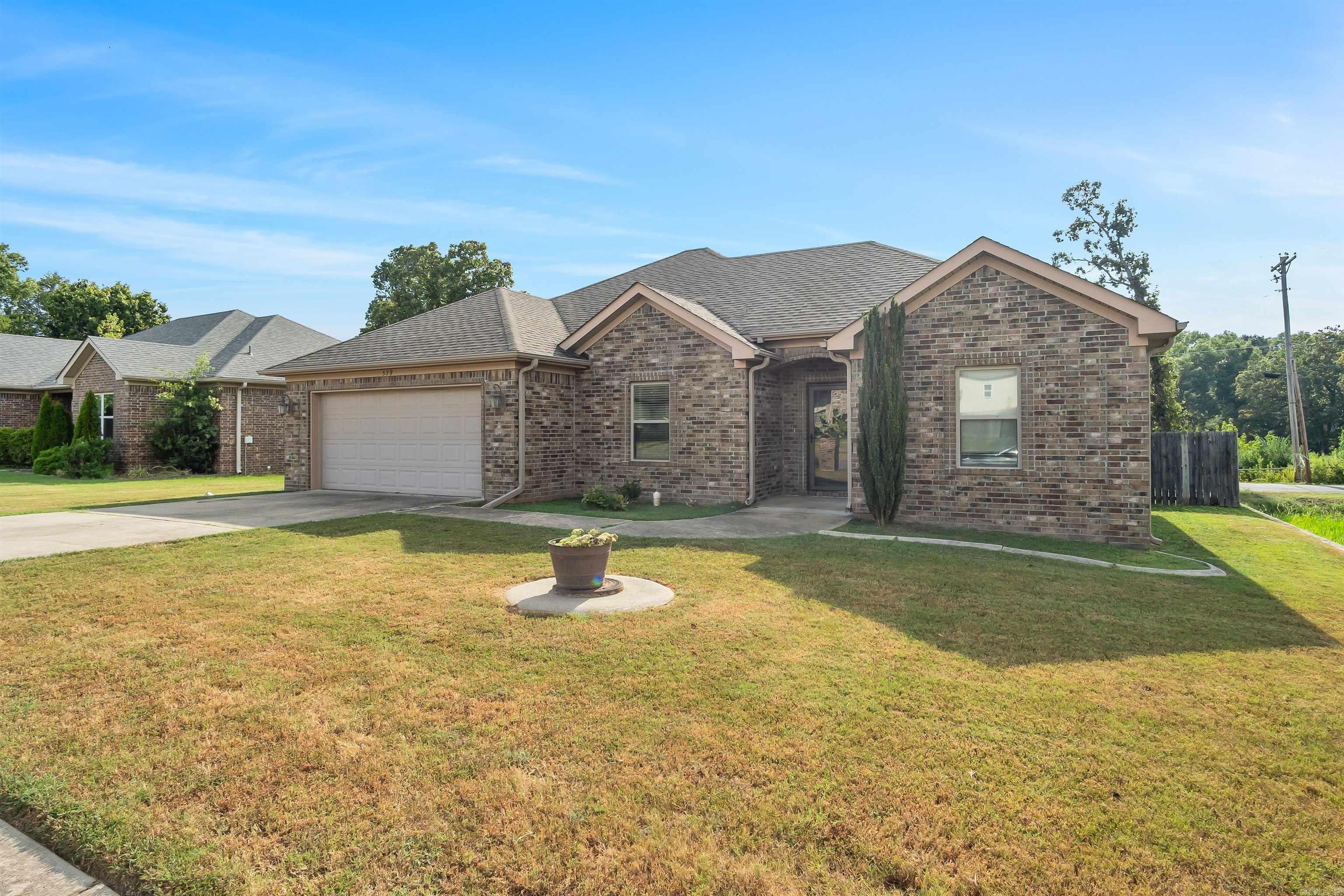579 Crepe Myrtle Loop Property Photo 4