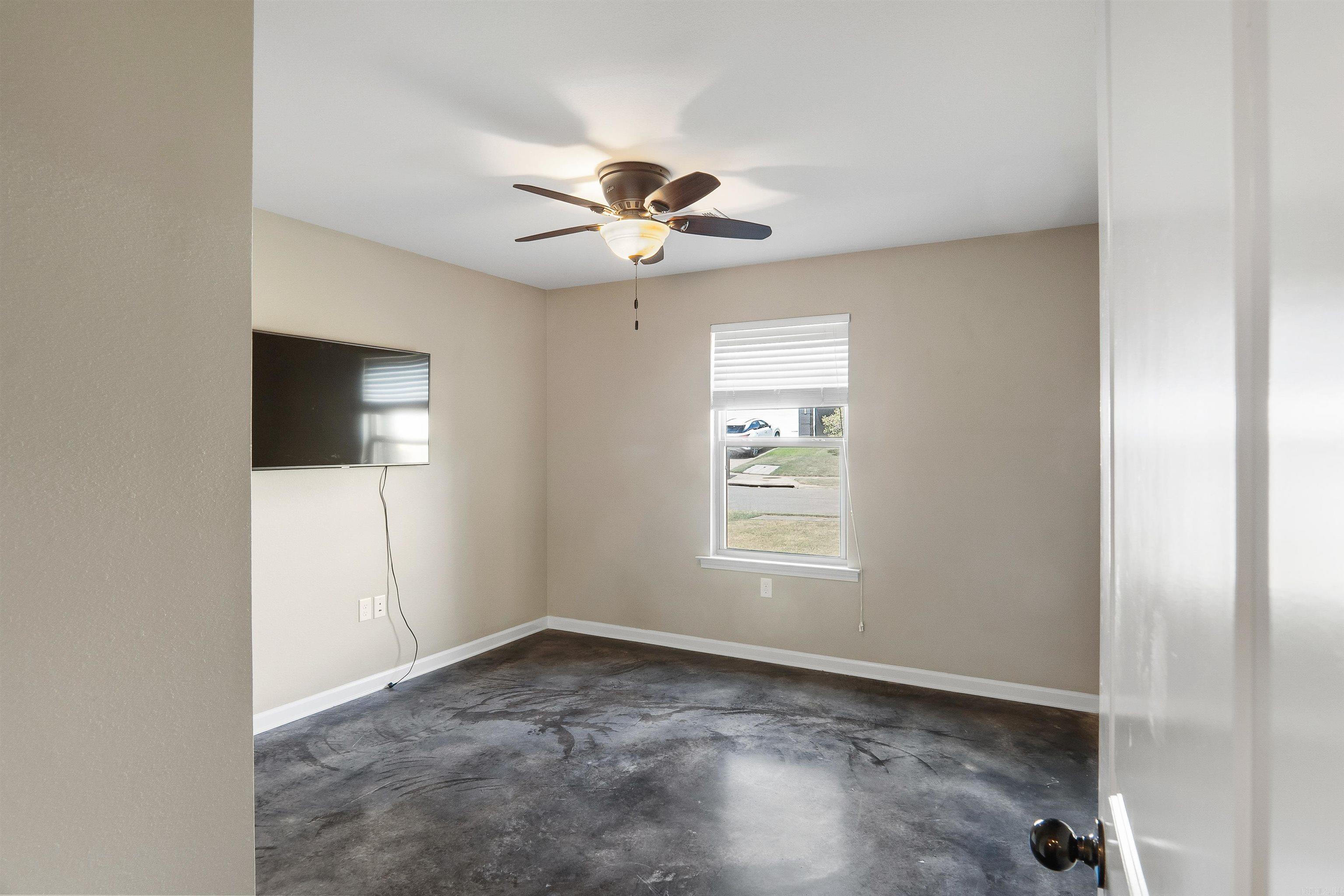 579 Crepe Myrtle Loop Property Photo 8