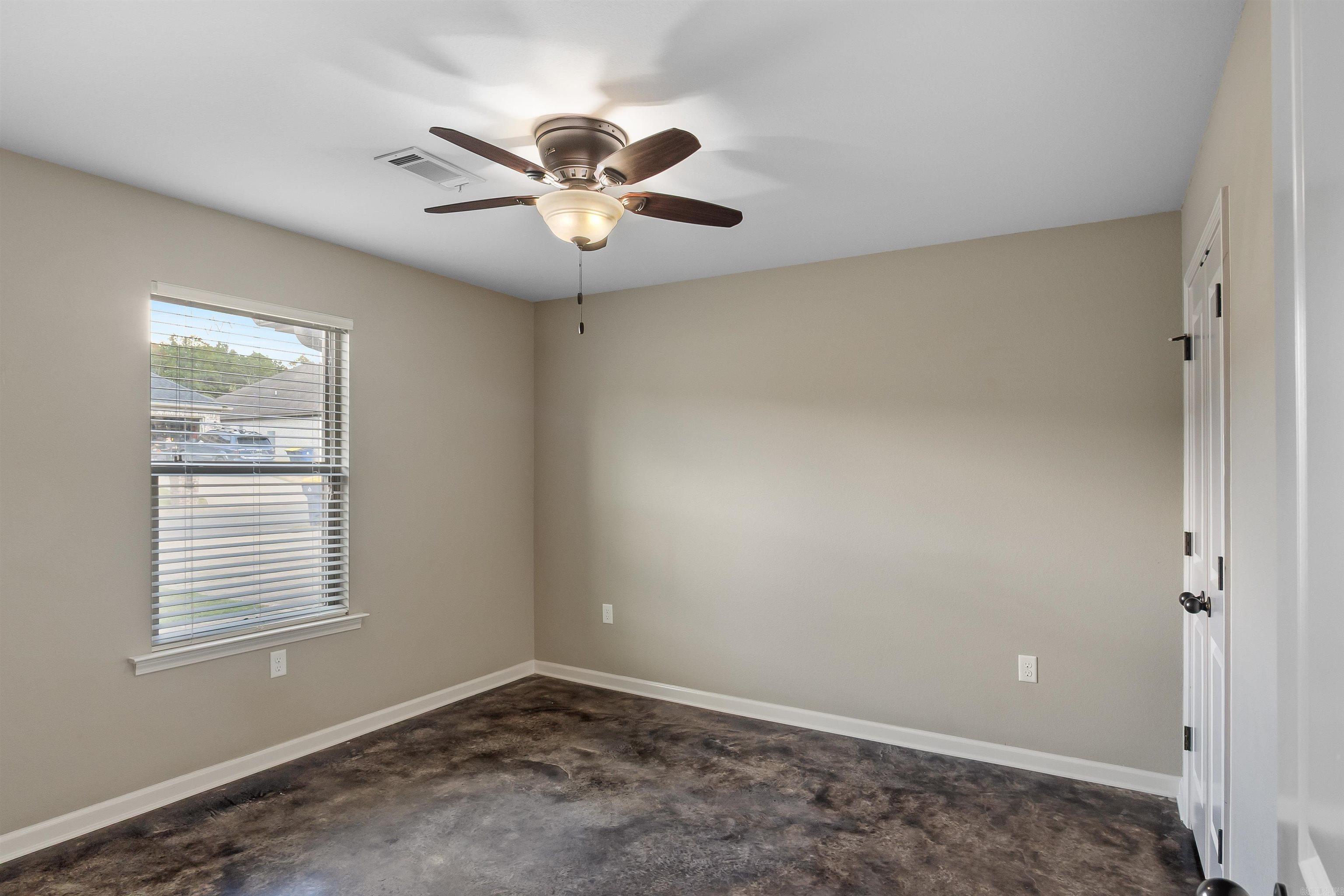 579 Crepe Myrtle Loop Property Photo 16