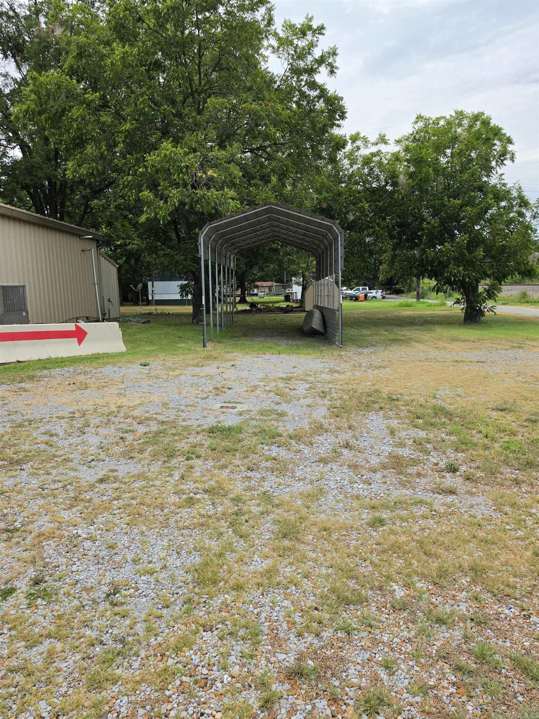 105 S Main St Property Photo 3