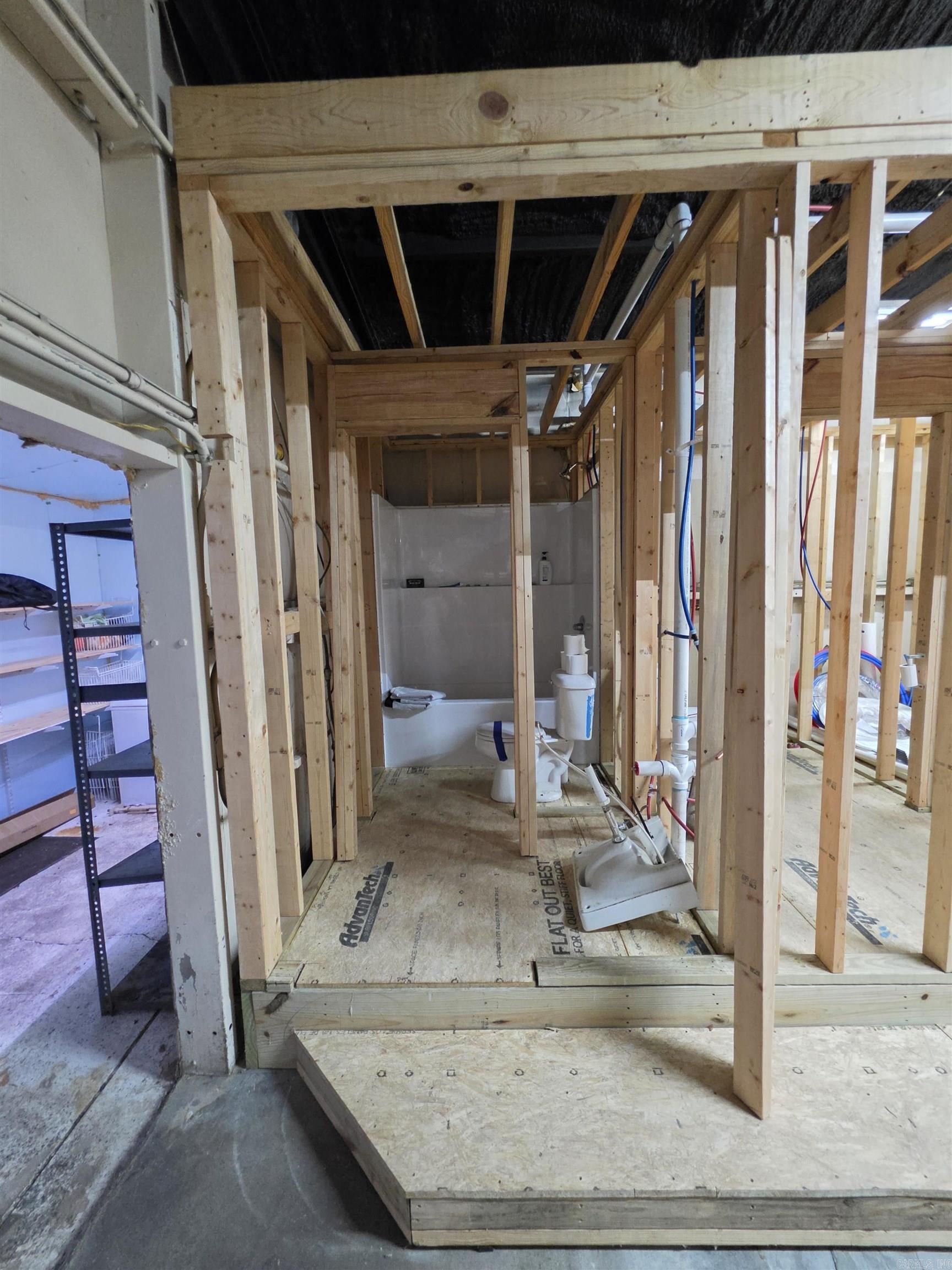 105 S Main St Property Photo 15
