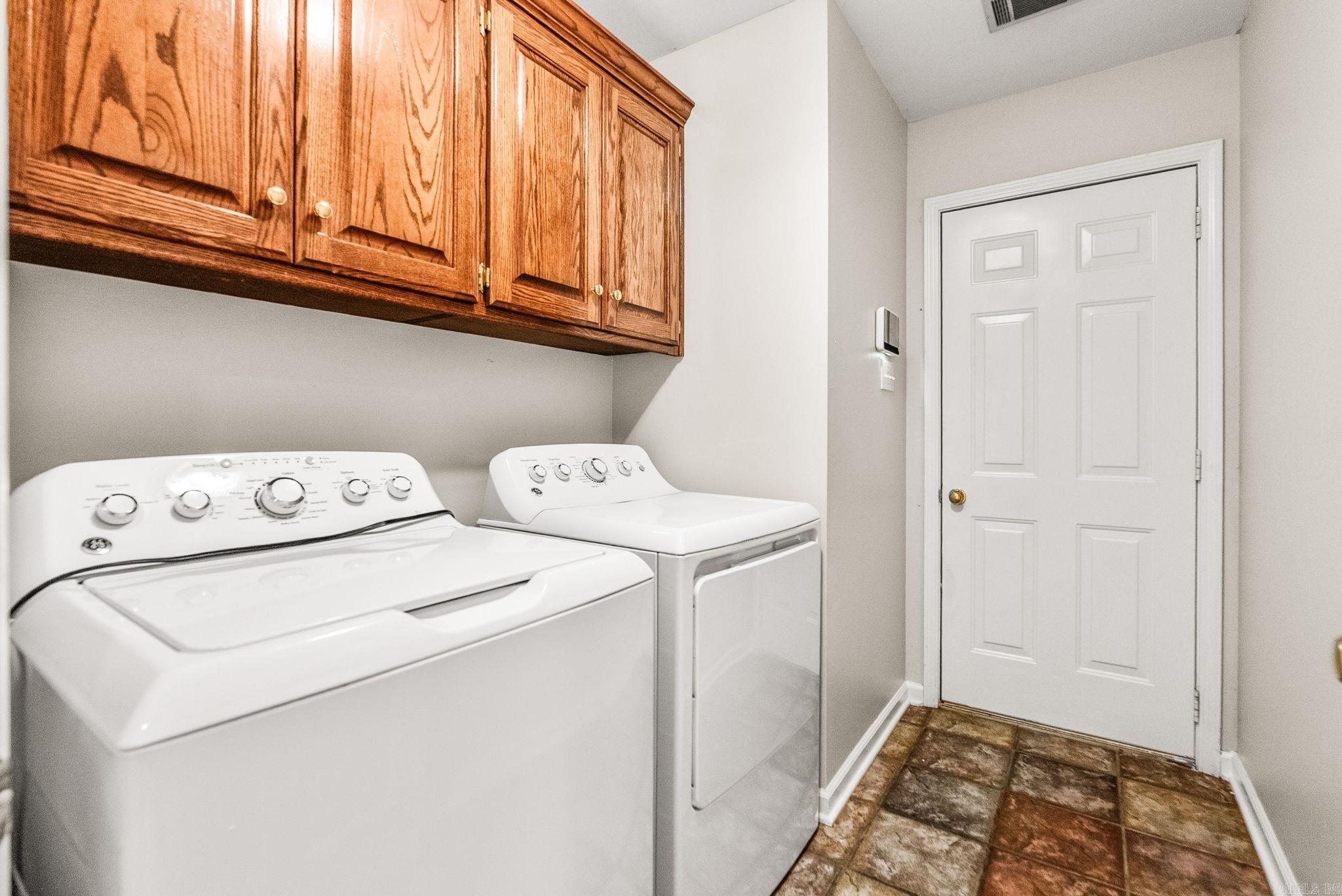 104 Cannes Court Property Photo 33