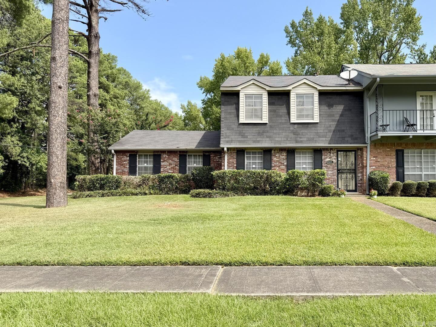 613 Greenbriar Drive Property Photo 2