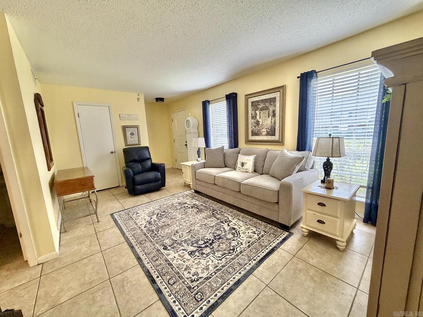 613 Greenbriar Drive Property Photo 7