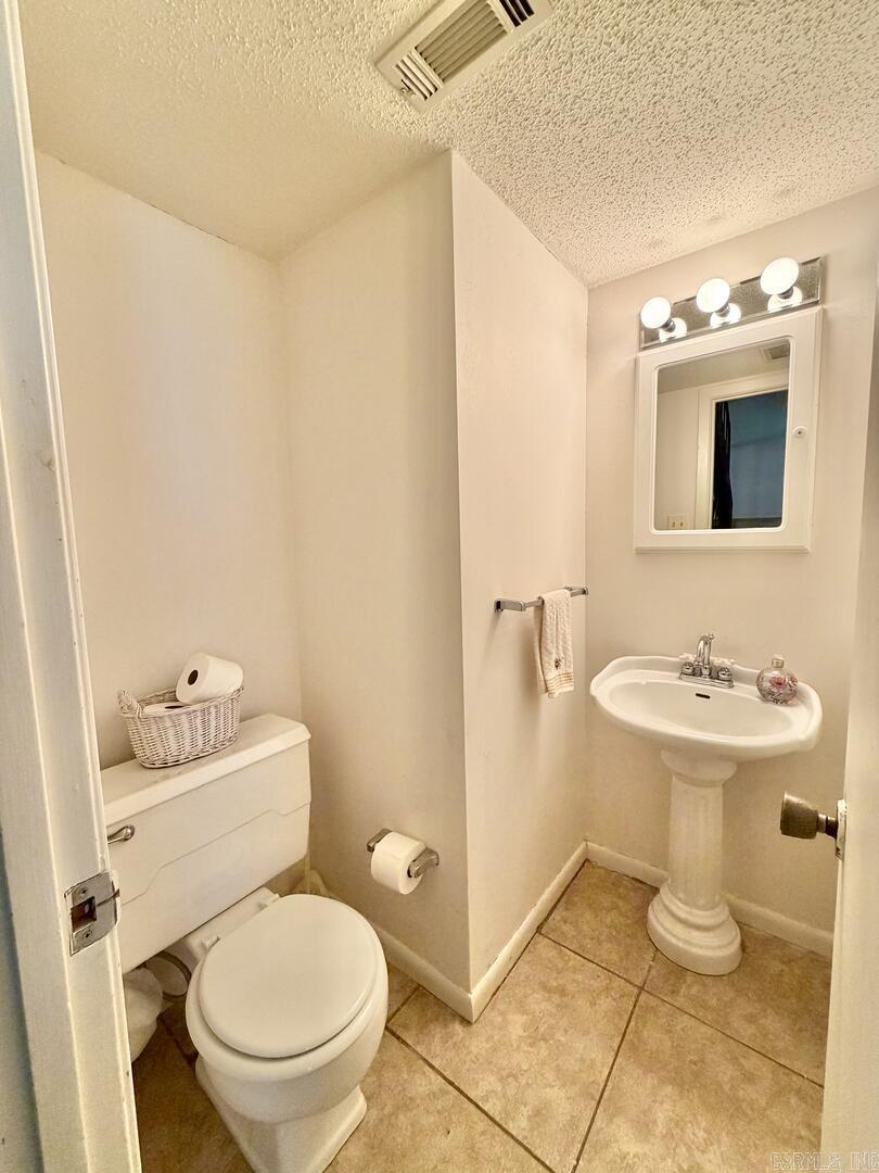 613 Greenbriar Drive Property Photo 8