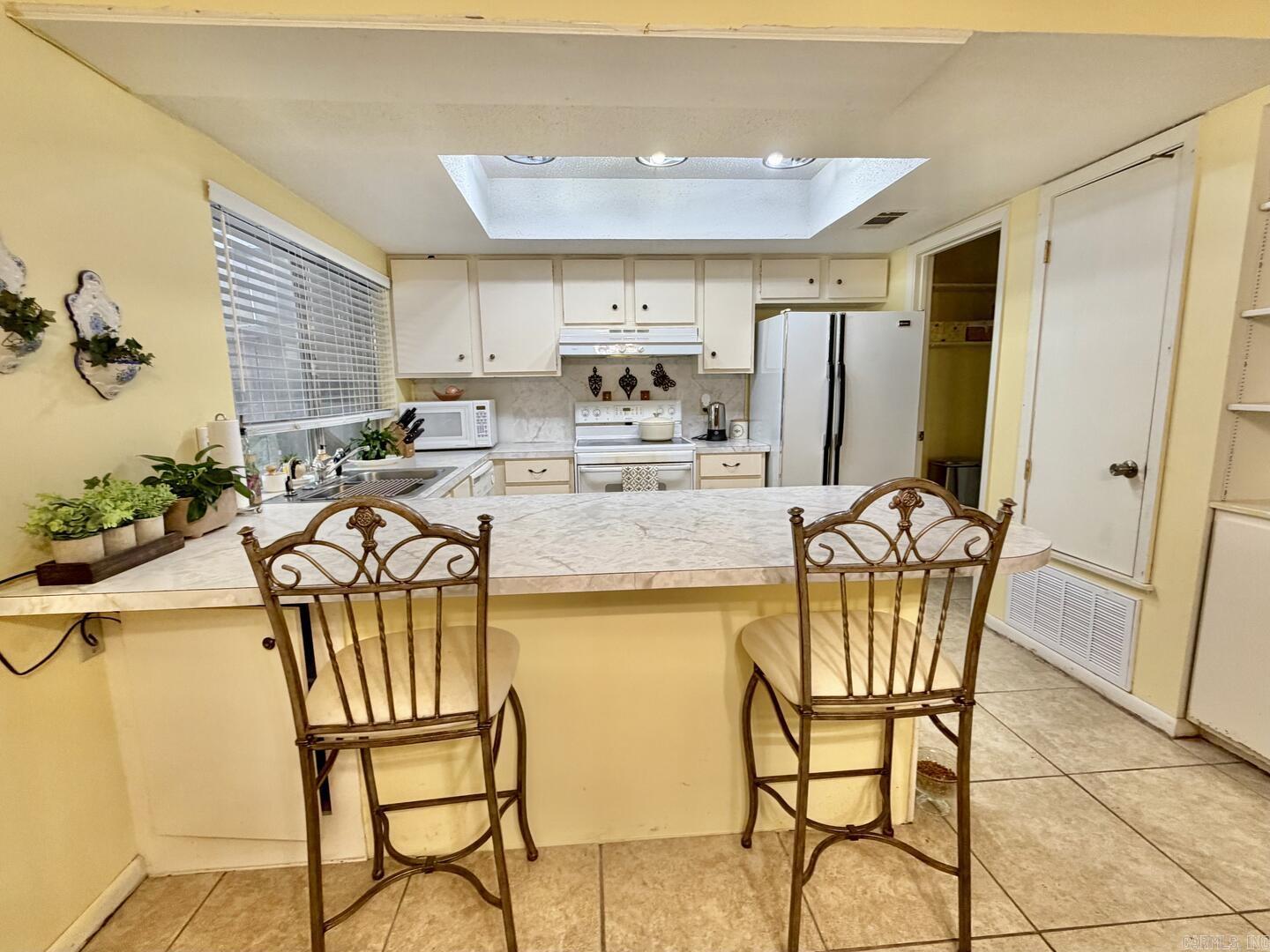 613 Greenbriar Drive Property Photo 11