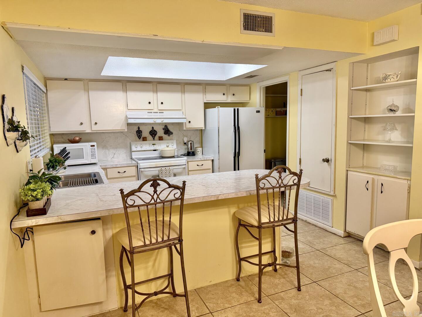 613 Greenbriar Drive Property Photo 12
