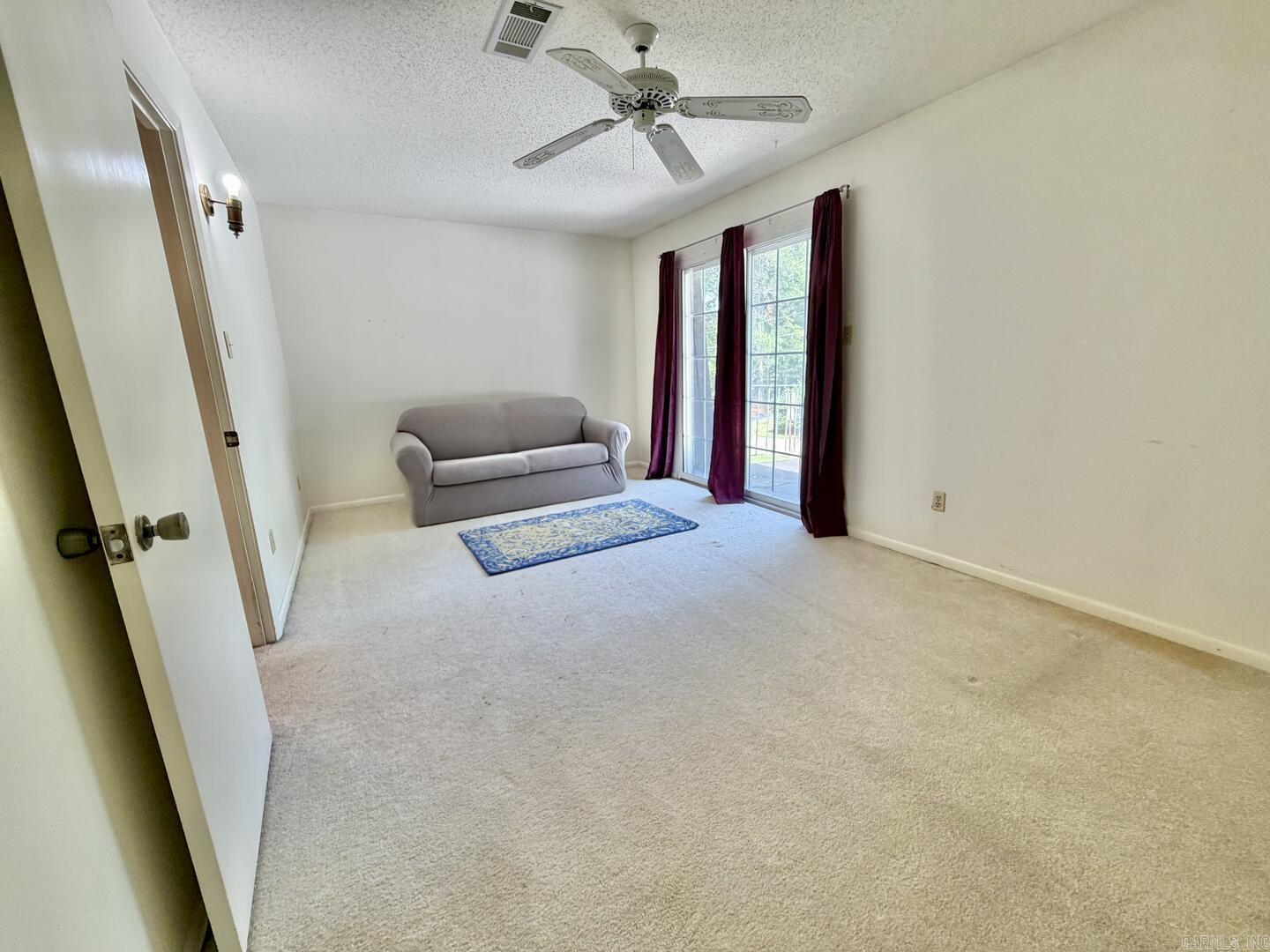 613 Greenbriar Drive Property Photo 16