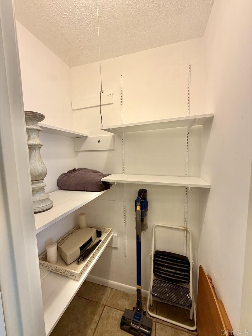 613 Greenbriar Drive Property Photo 27