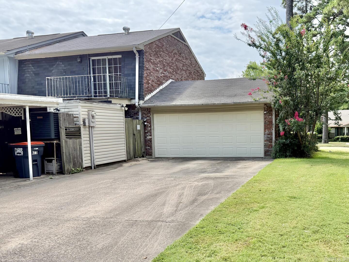 613 Greenbriar Drive Property Photo 28
