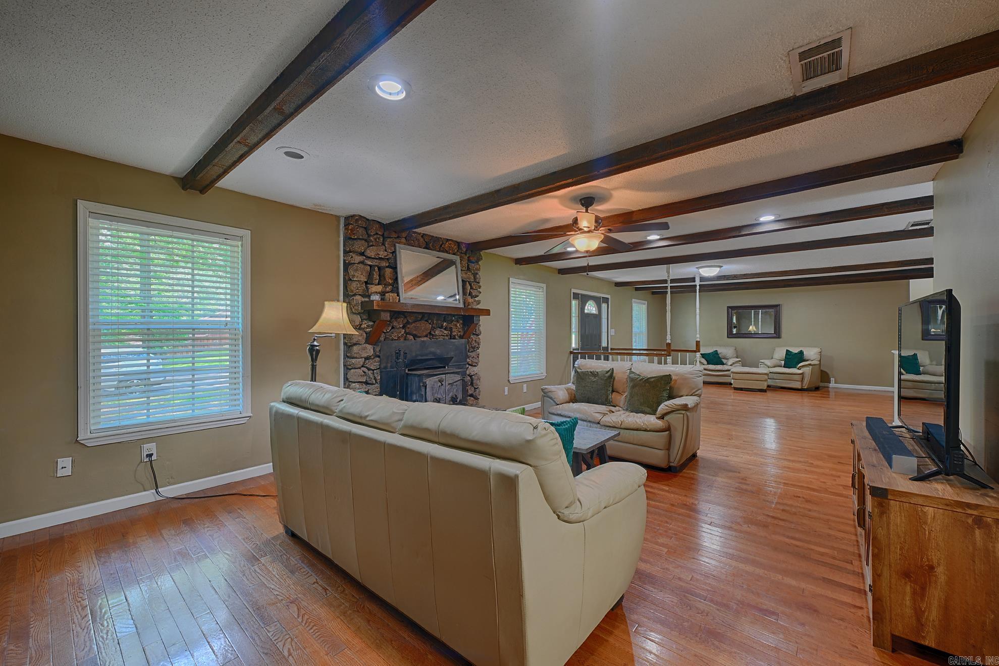 1 Ivy Circle Property Photo 6