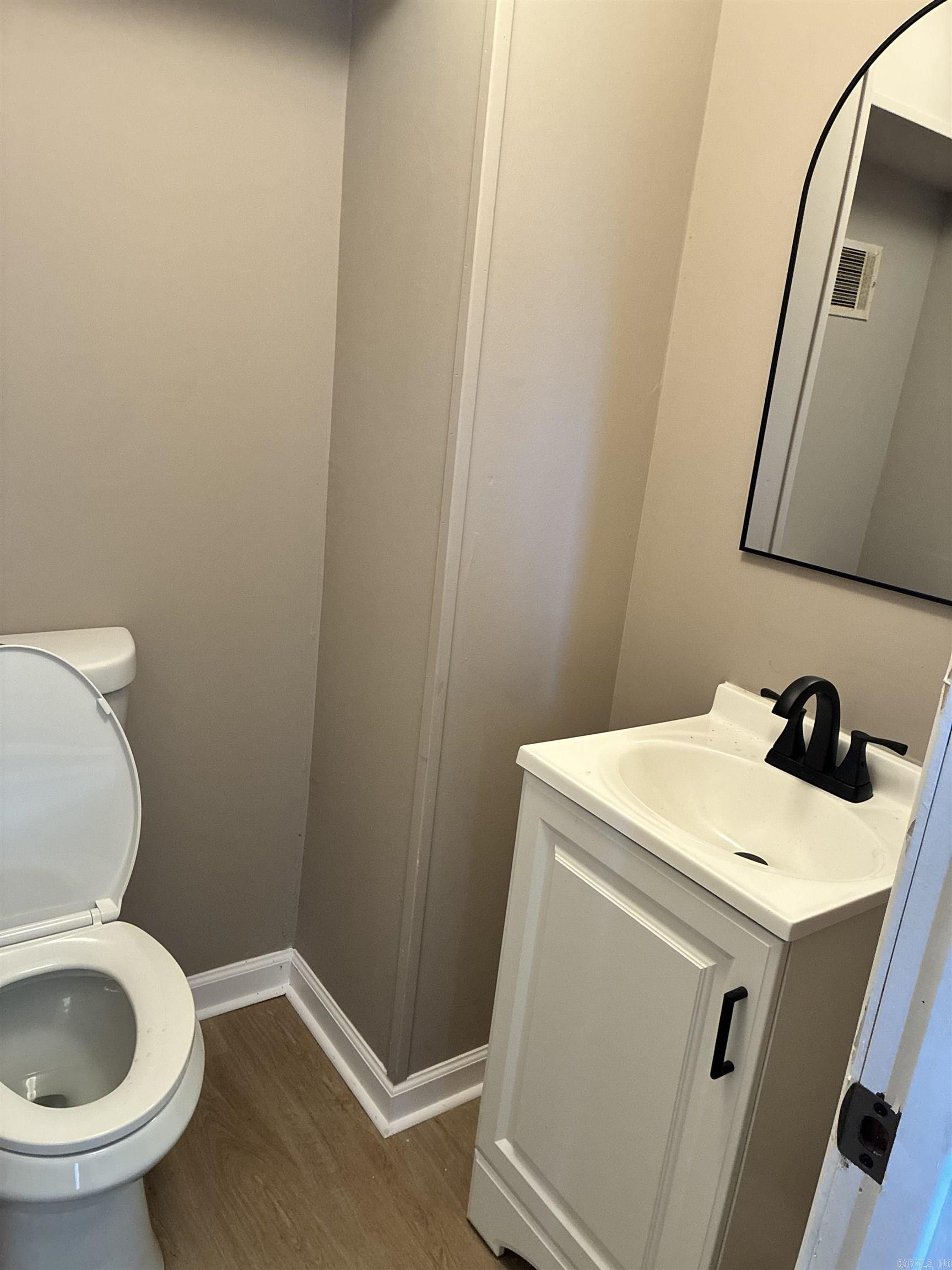 44 Greenview Circle Property Photo 3