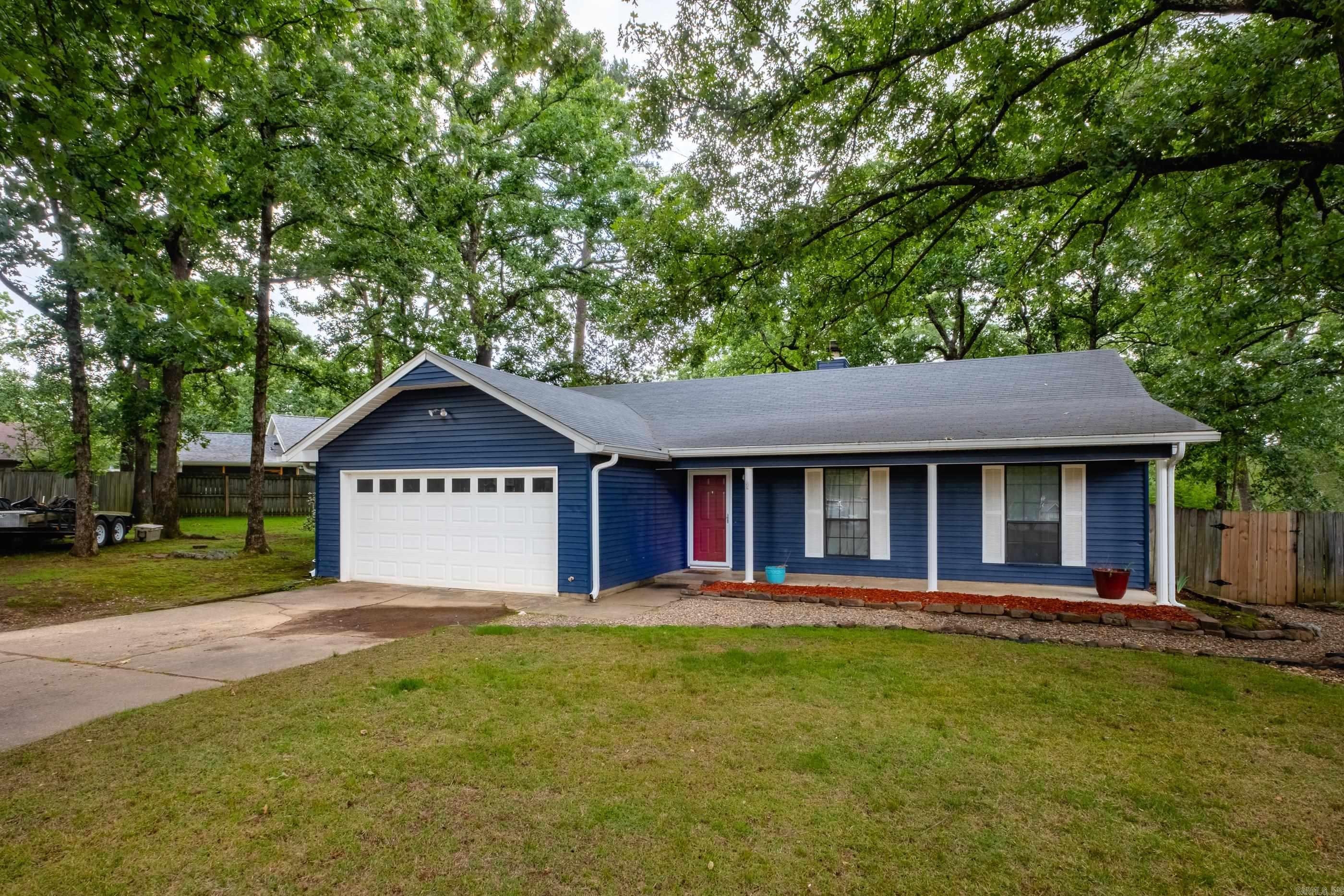 4 Oak Forest Cove Property Photo 1