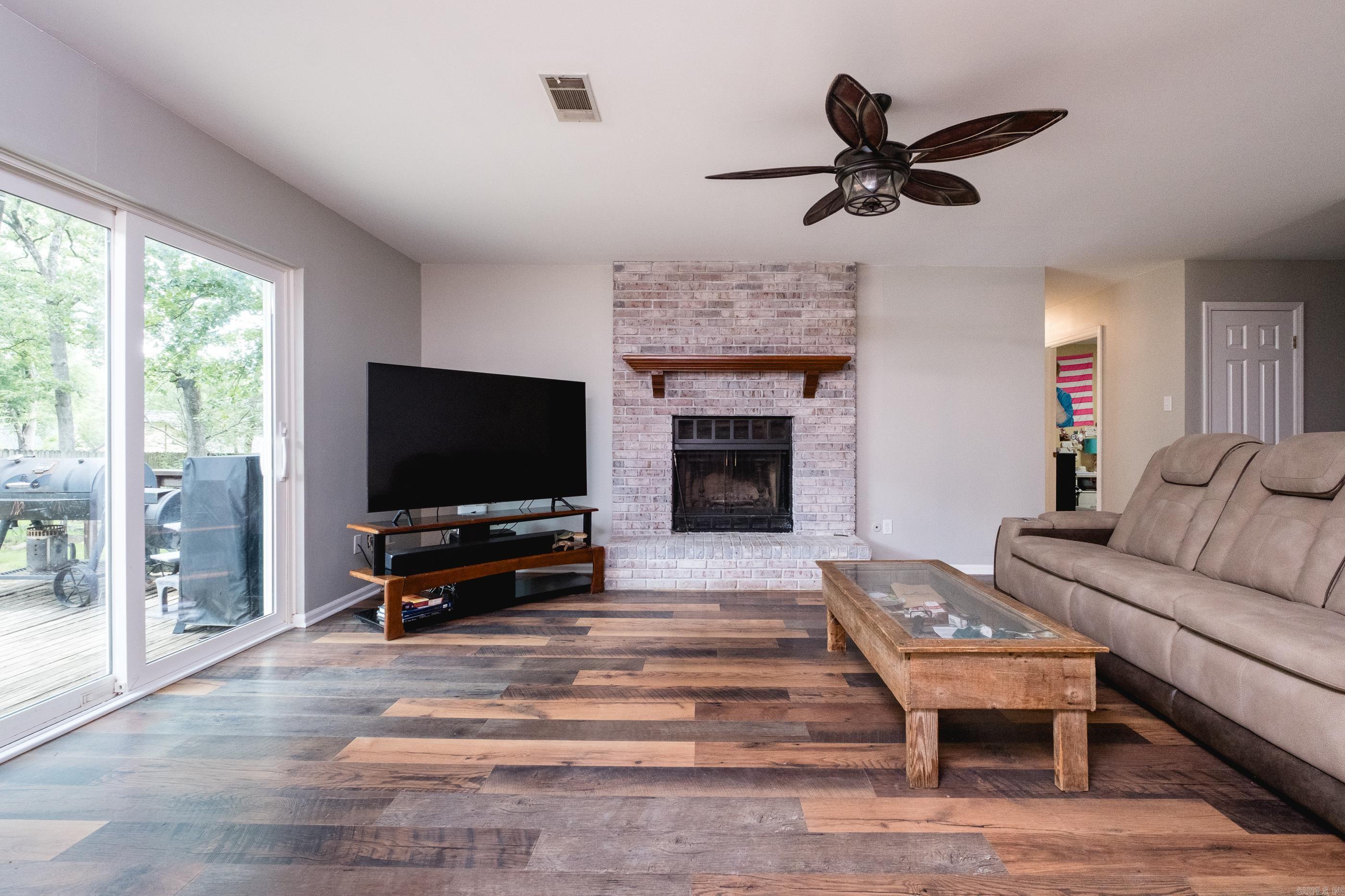 4 Oak Forest Cove Property Photo 6