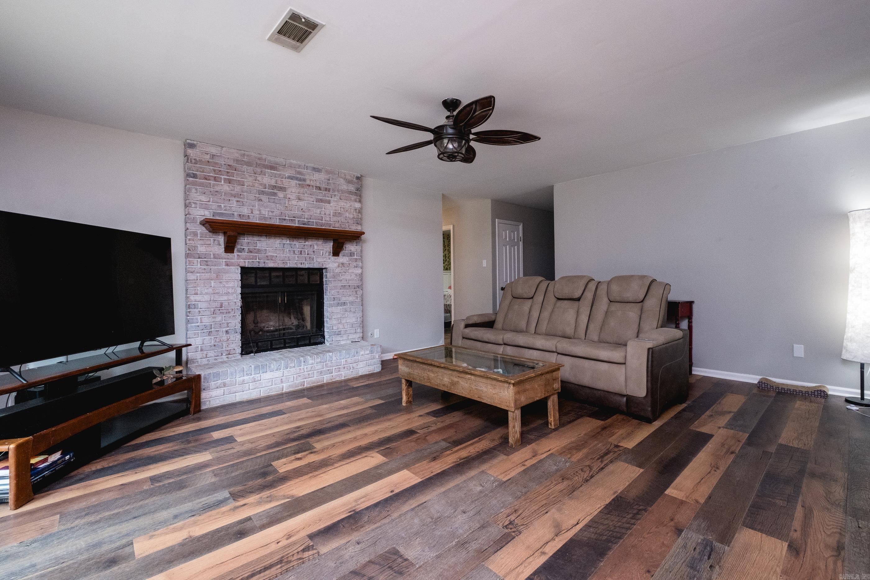 4 Oak Forest Cove Property Photo 7