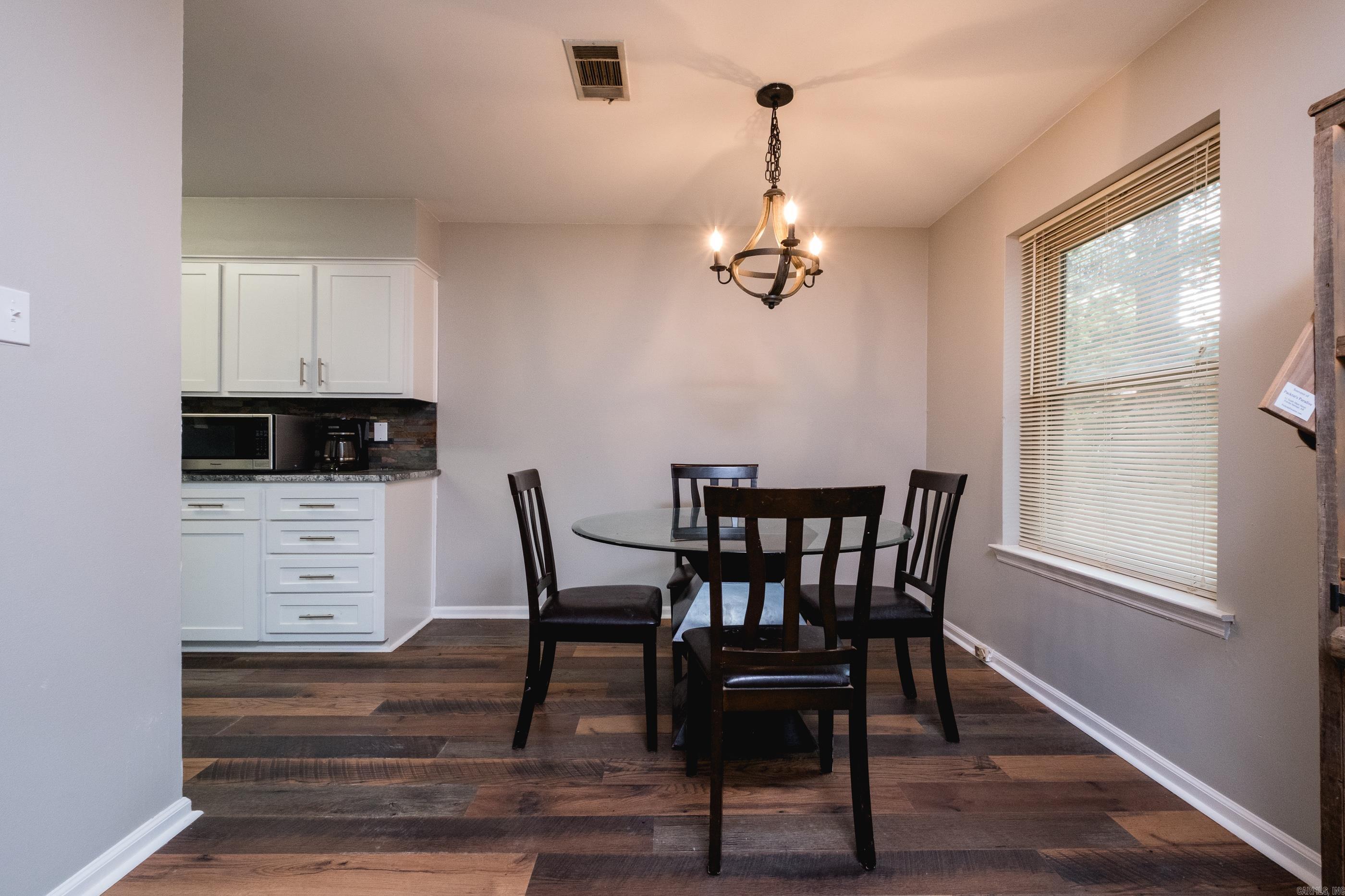 4 Oak Forest Cove Property Photo 8
