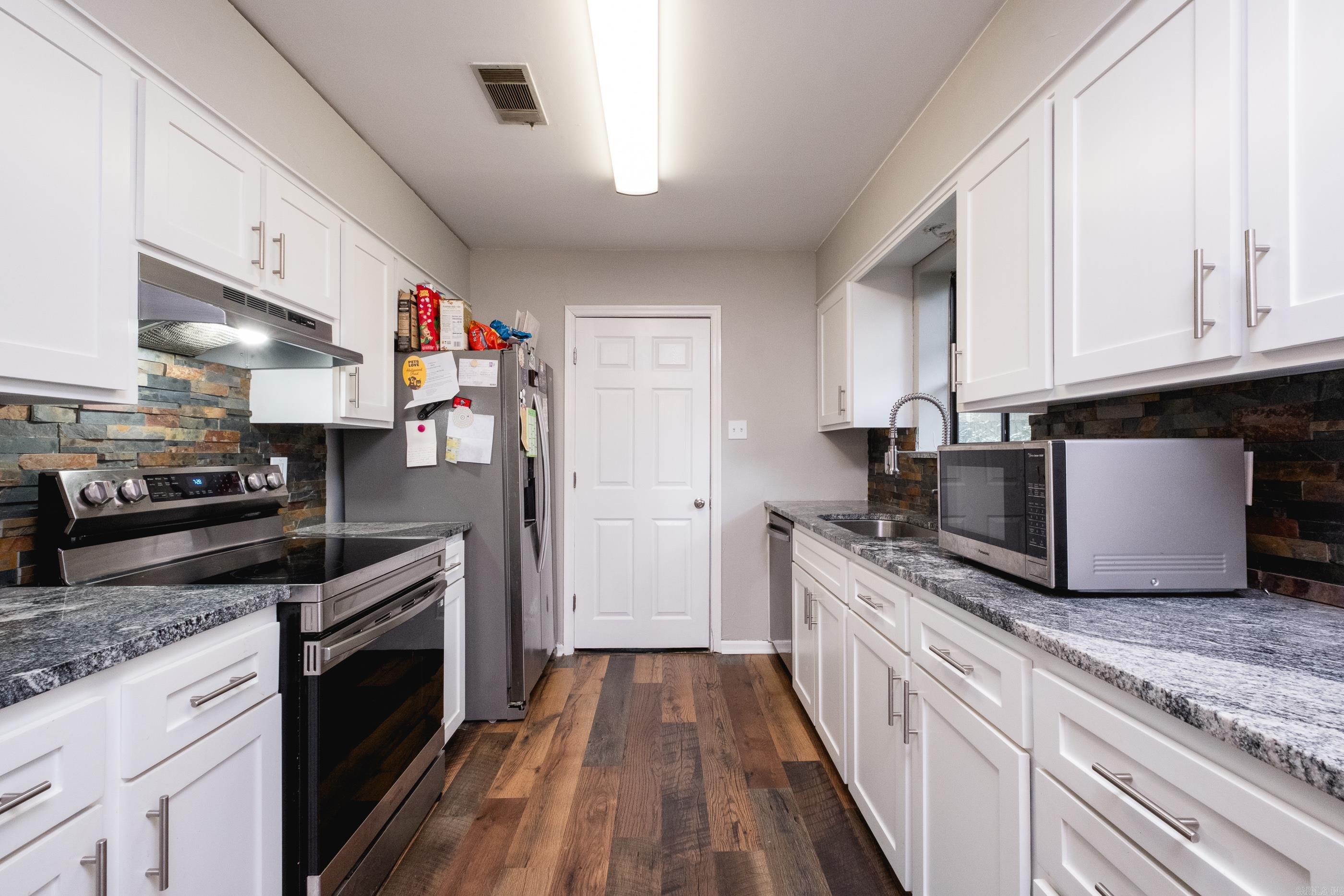 4 Oak Forest Cove Property Photo 10