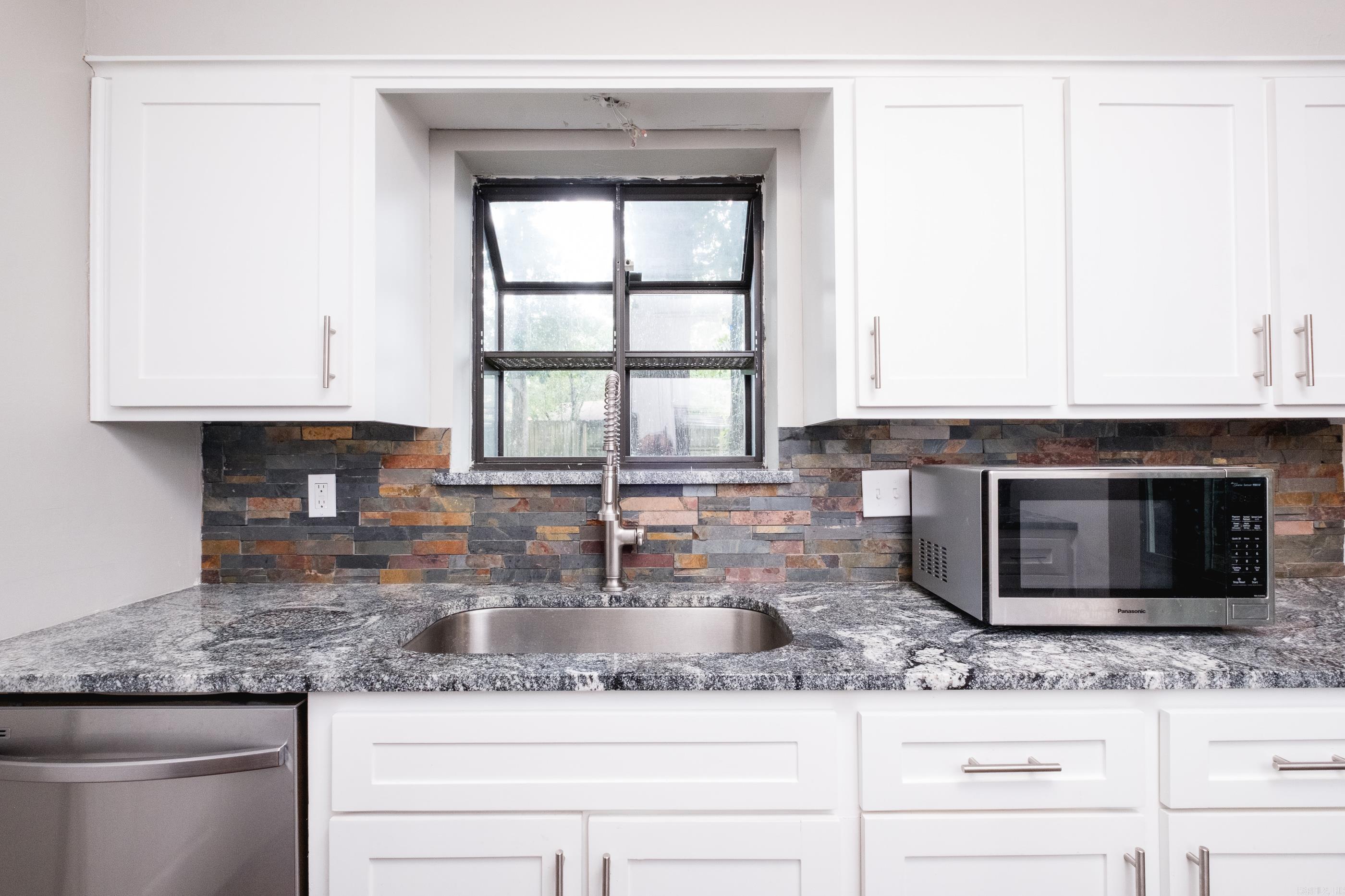 4 Oak Forest Cove Property Photo 12