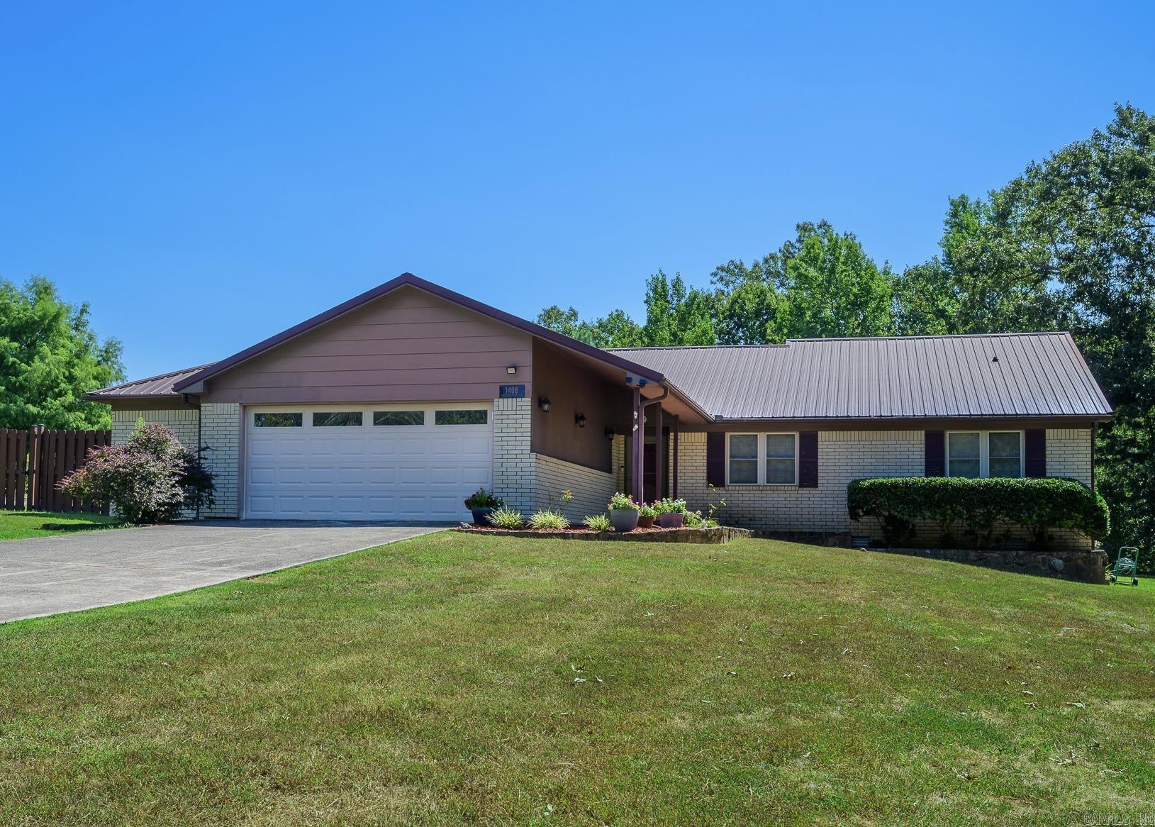 1408 West Boundary Road Property Photo 1