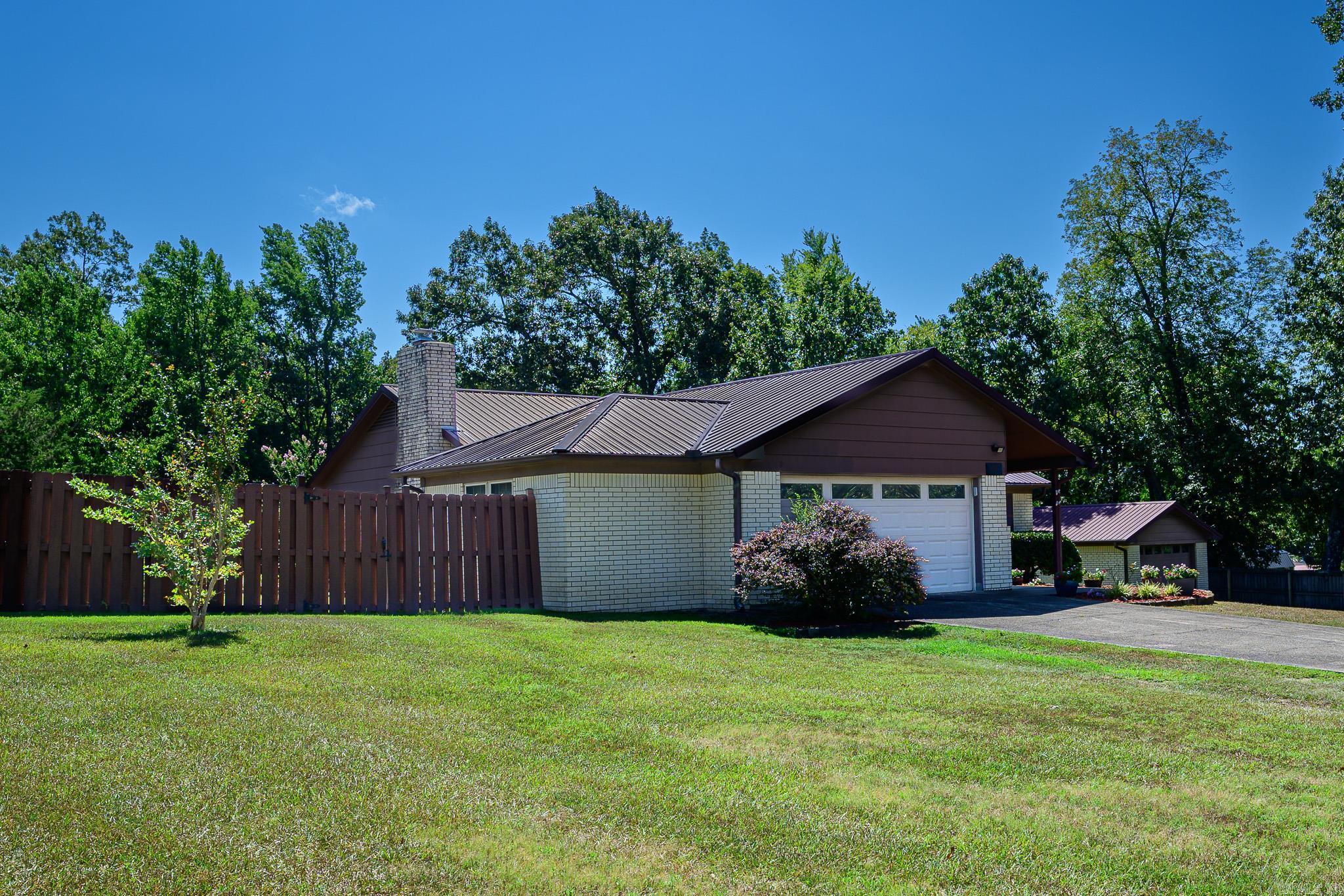 1408 West Boundary Road Property Photo 2