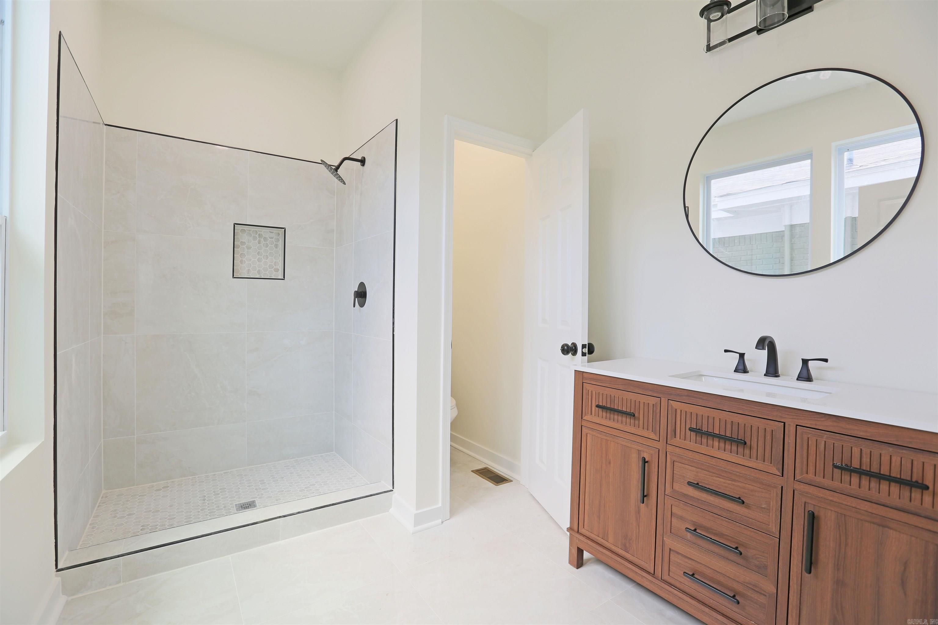 1006 Cross Street Property Photo 6