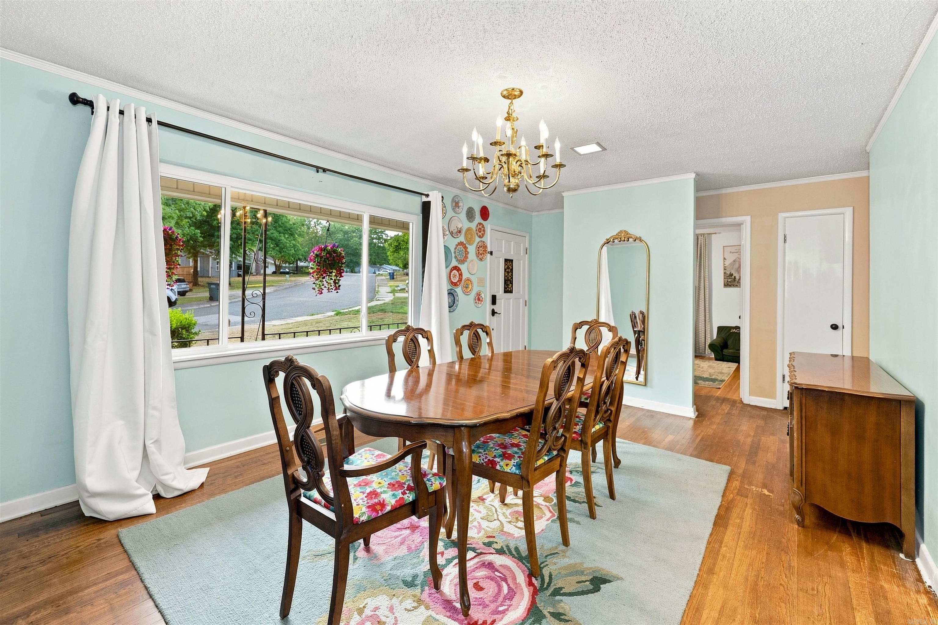 705 Oakwood Drive Property Photo 3