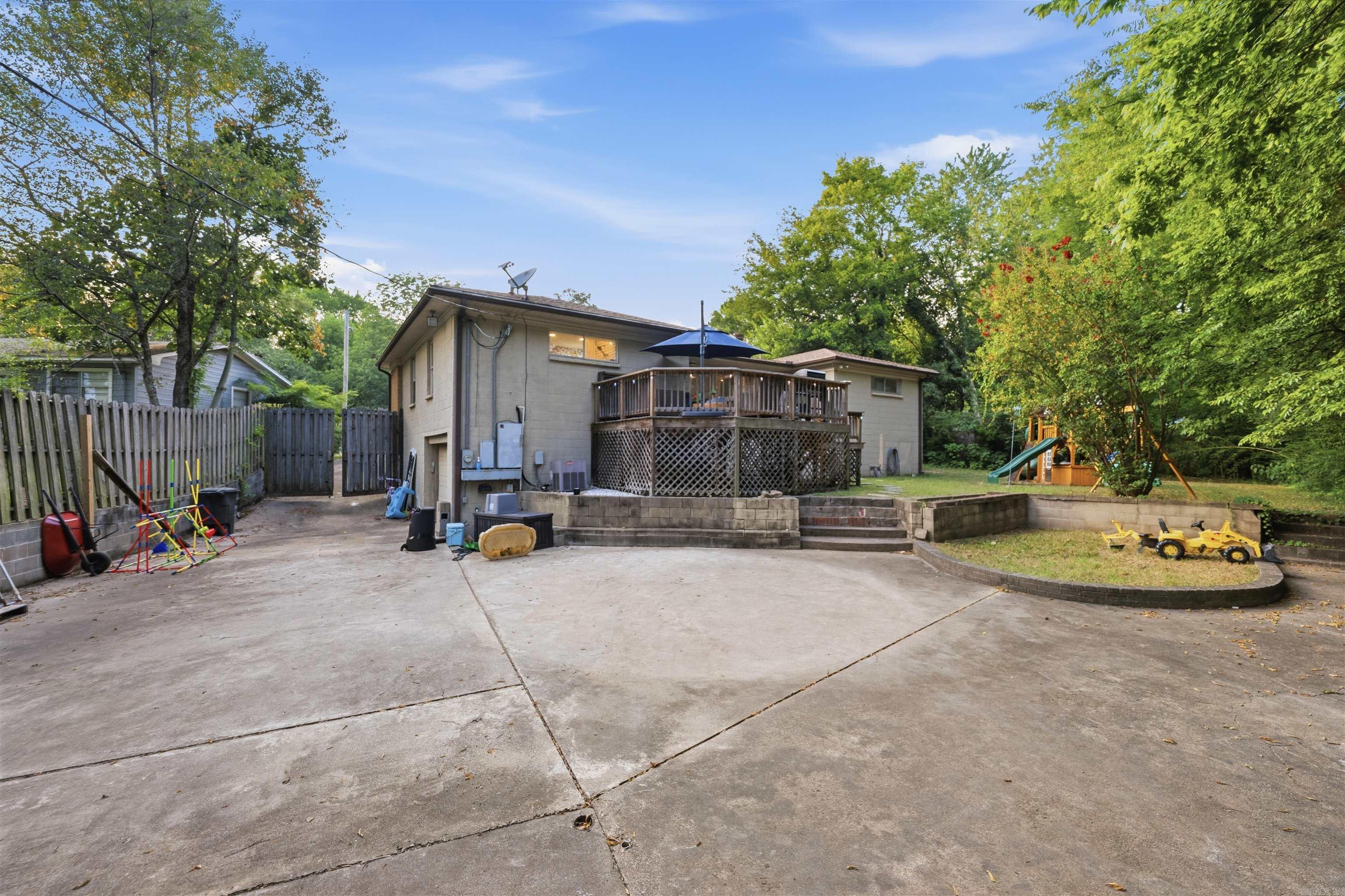 705 Oakwood Drive Property Photo 28