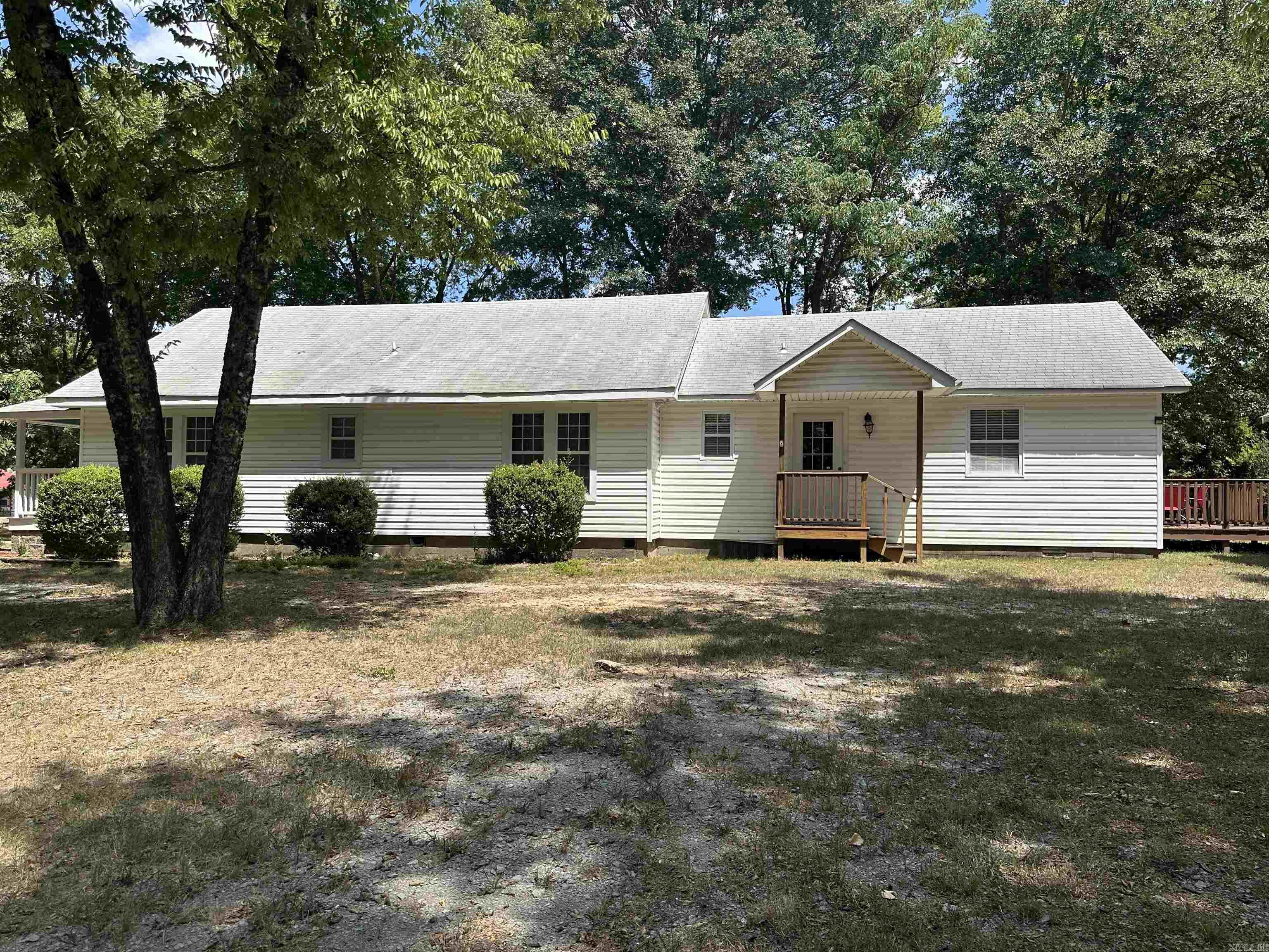 914 Heights Road Property Photo 2