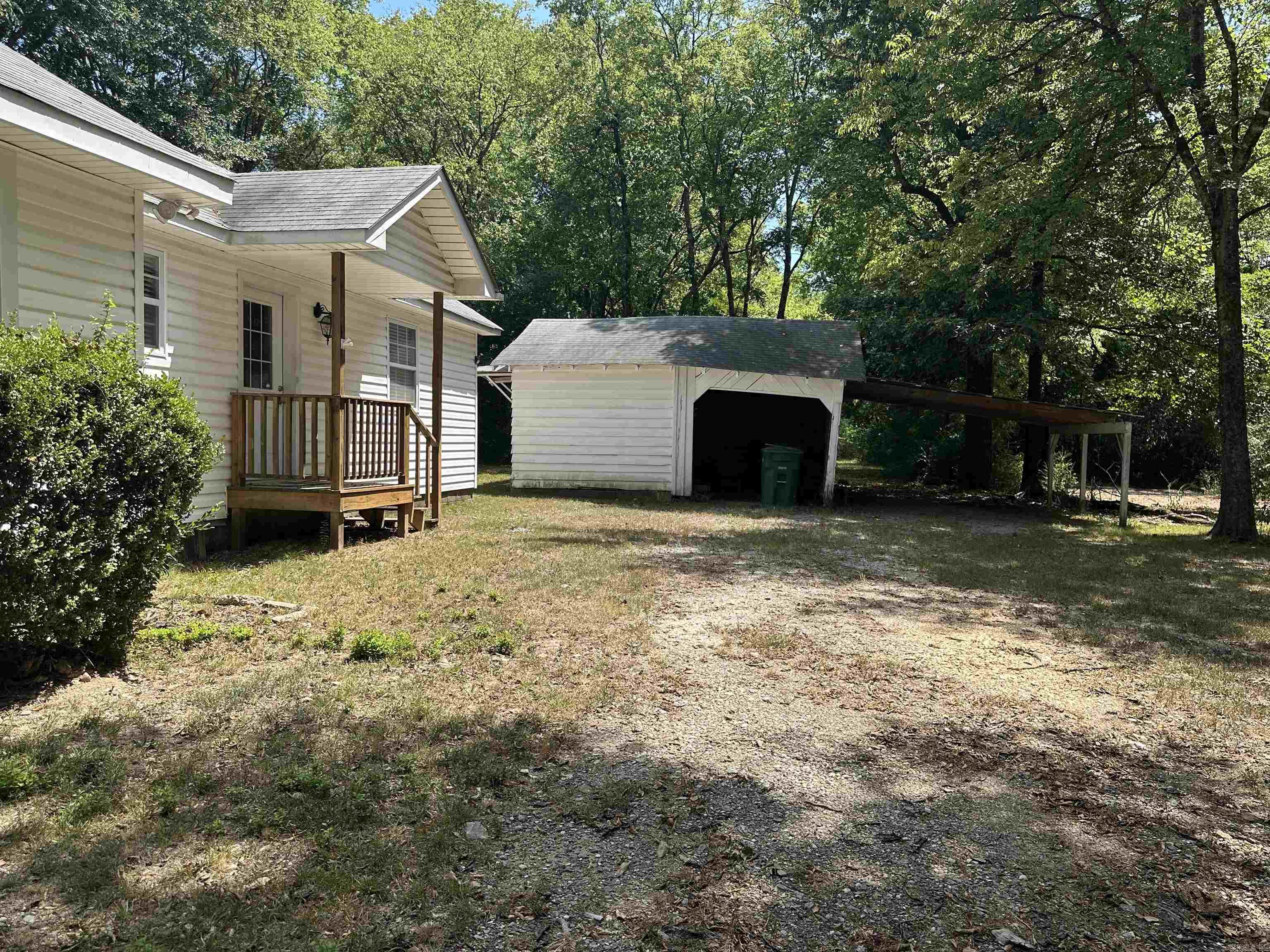 914 Heights Road Property Photo 4