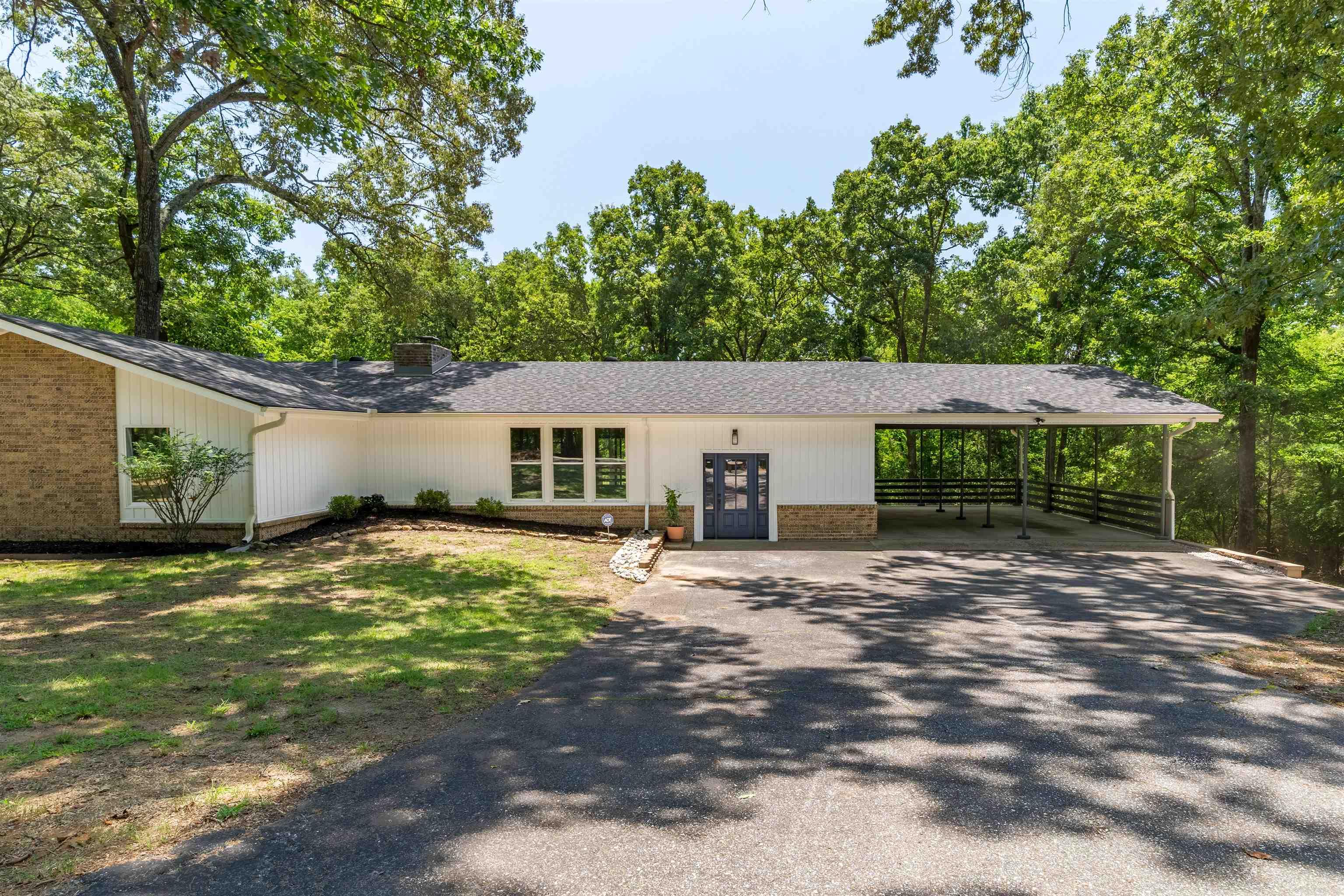 675 Bayshore Drive Property Photo 2