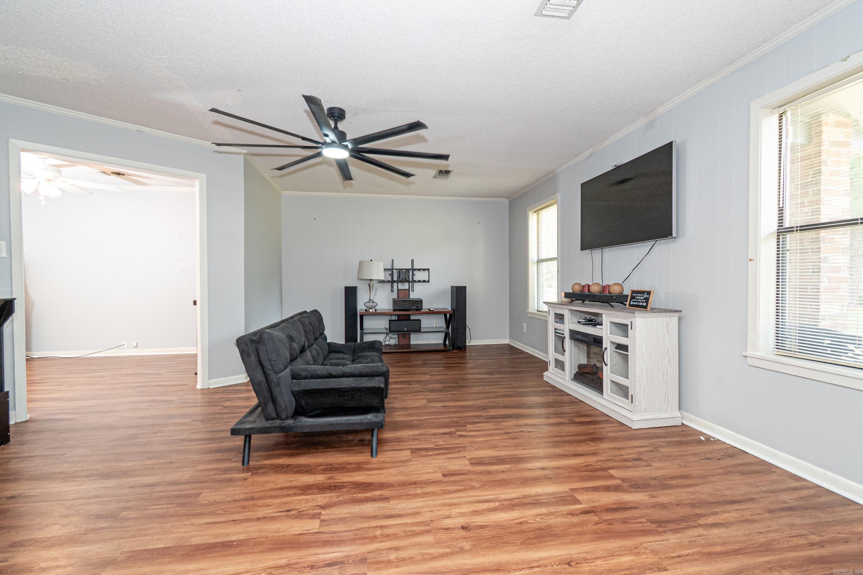 719 Post Oak Dr Property Photo 8