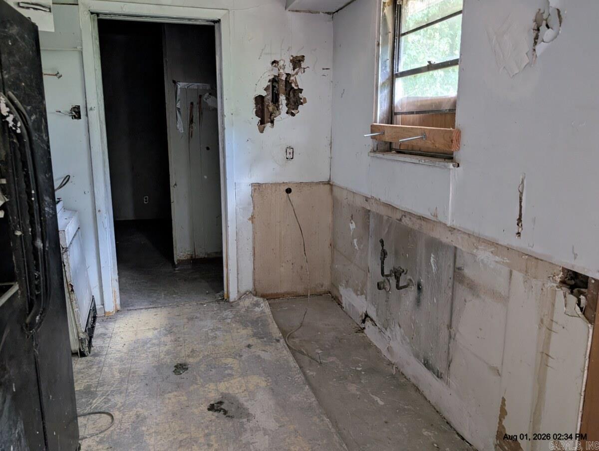 27 Glendale Property Photo 6