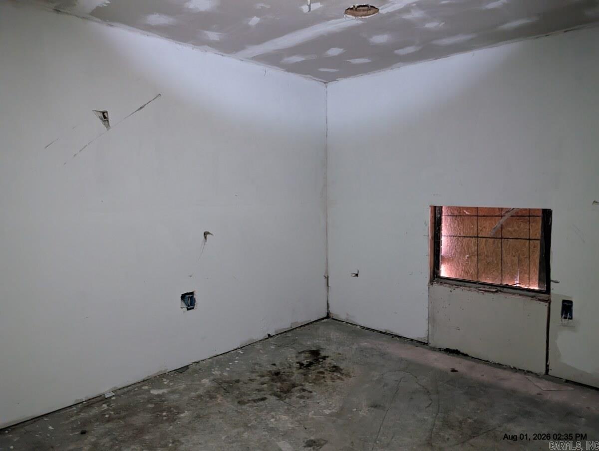 27 Glendale Property Photo 8